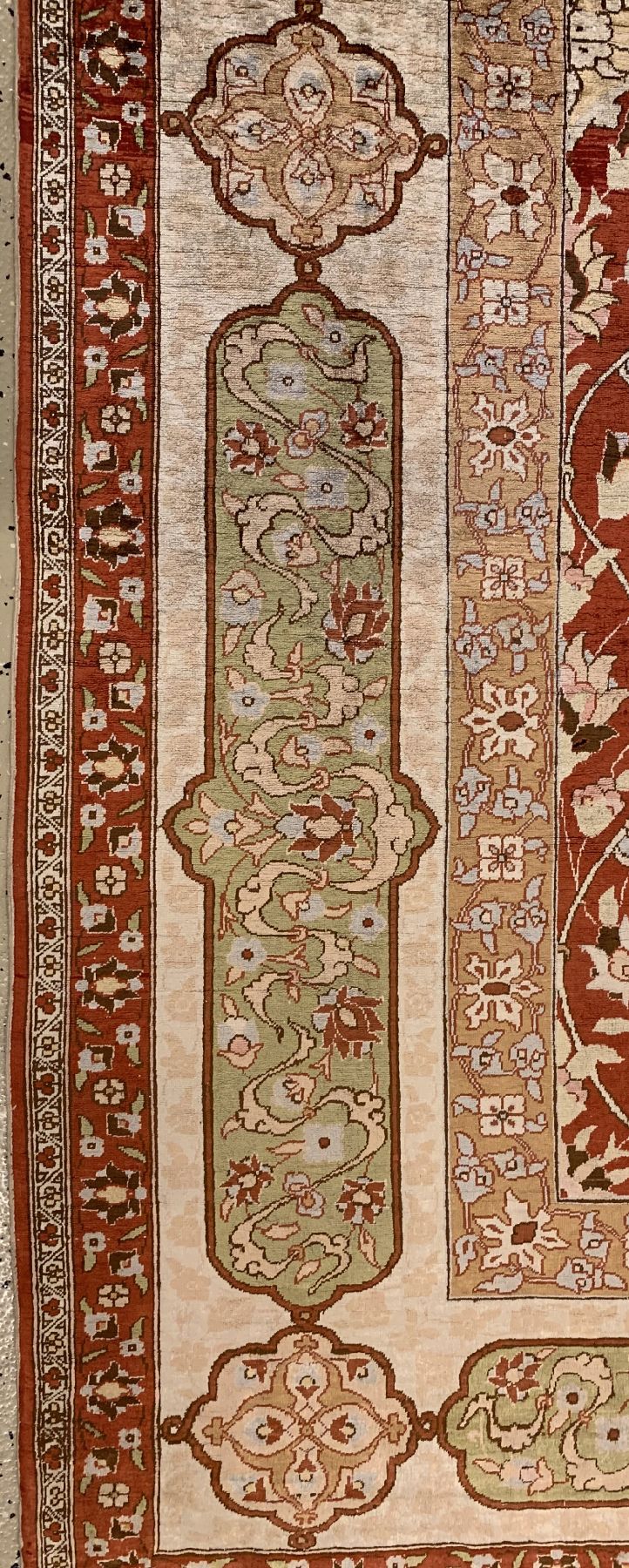 Detail c: Alter Seiden Hereke, Türkei, um 1920/1930, reine Naturseide, ausgefallenes Mihrab Motiv mit Inschrift in den Kartuschen, ca. 196 x 130cm, ...