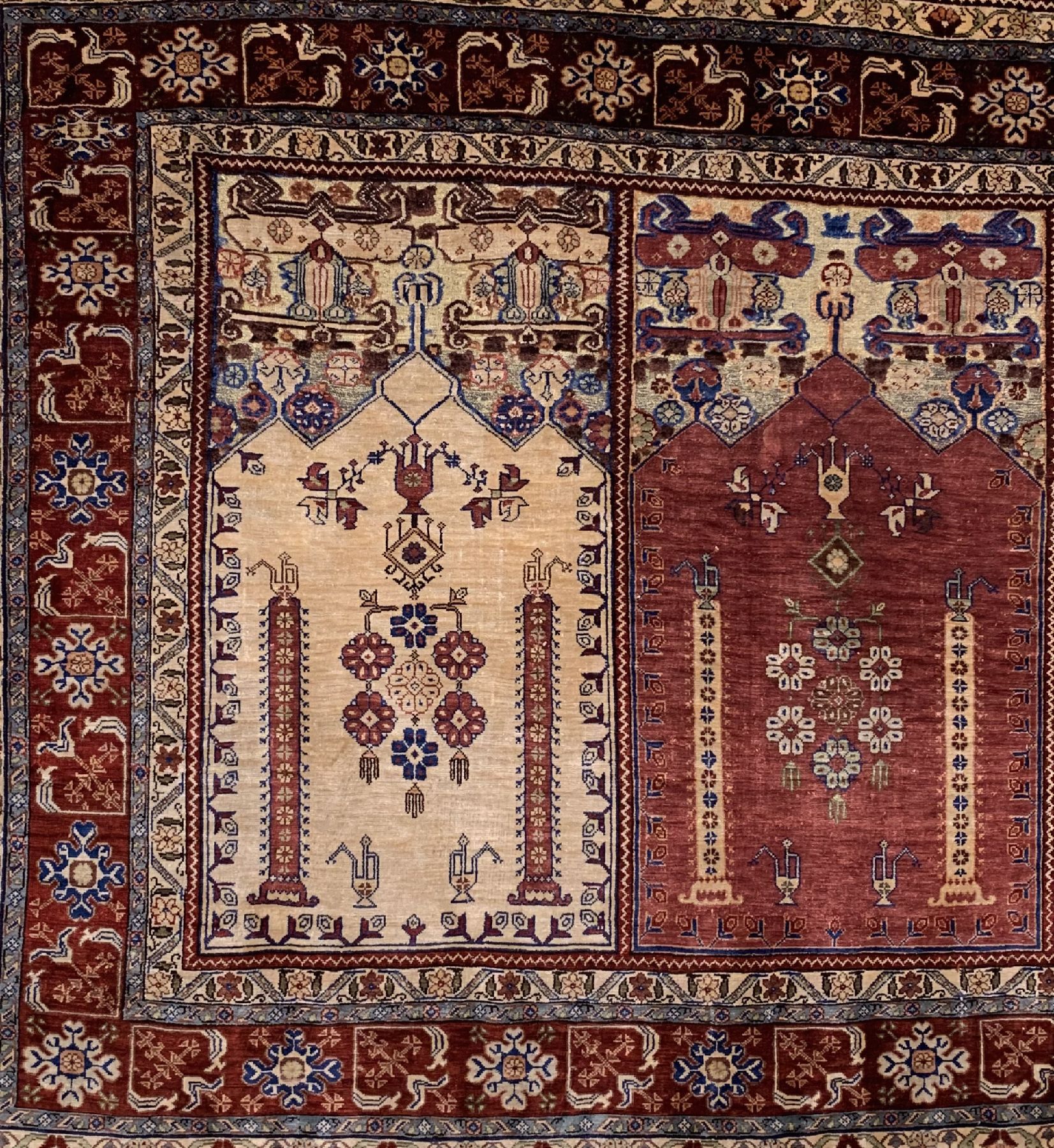 Detail c: Feiner signierter Seiden Hereke alt, Türkei, um 1920/1930, reine Naturseide mit Silber und Gold Broschierungen, sehr ausgefallenes Saf Design, ca. ...