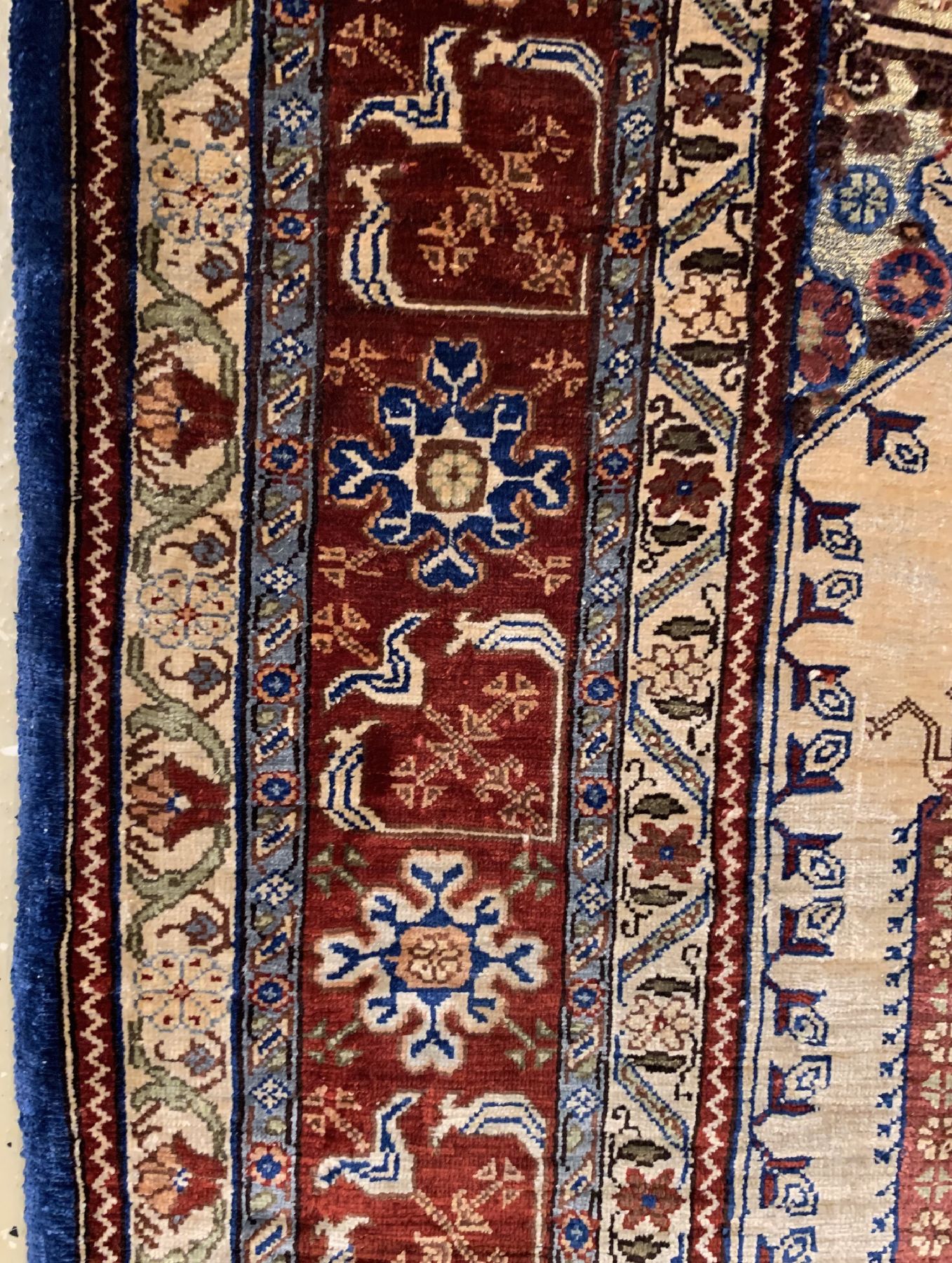 Detail d: Feiner signierter Seiden Hereke alt, Türkei, um 1920/1930, reine Naturseide mit Silber und Gold Broschierungen, sehr ausgefallenes Saf Design, ca. ...