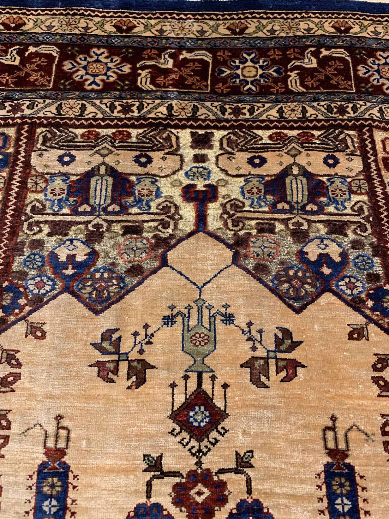 Detail g: Feiner signierter Seiden Hereke alt, Türkei, um 1920/1930, reine Naturseide mit Silber und Gold Broschierungen, sehr ausgefallenes Saf Design, ca. ...