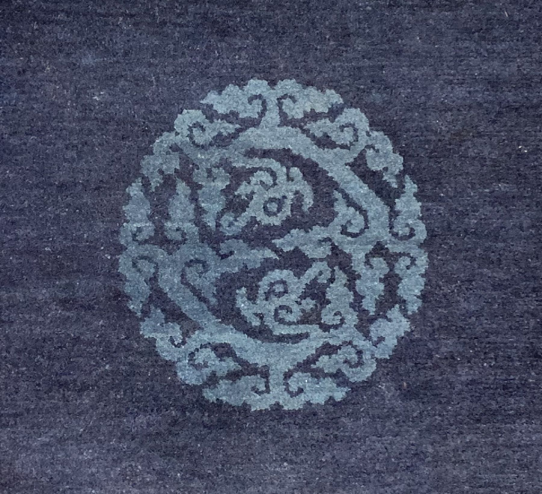 Detail b: Pao Tow antik, Nordchina, um 1900, Wolle geknüpft auf Baumwolle, ca. 146 x 74 cm EHZ:2(guter Zustand).