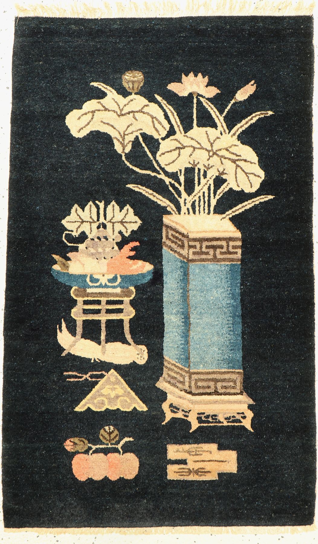 Pao Tow antik, China, um 1900, Wolle geknüpft auf Baumwolle, ca. 116 x 70 cm, EHZ: 2(guter Zustand).