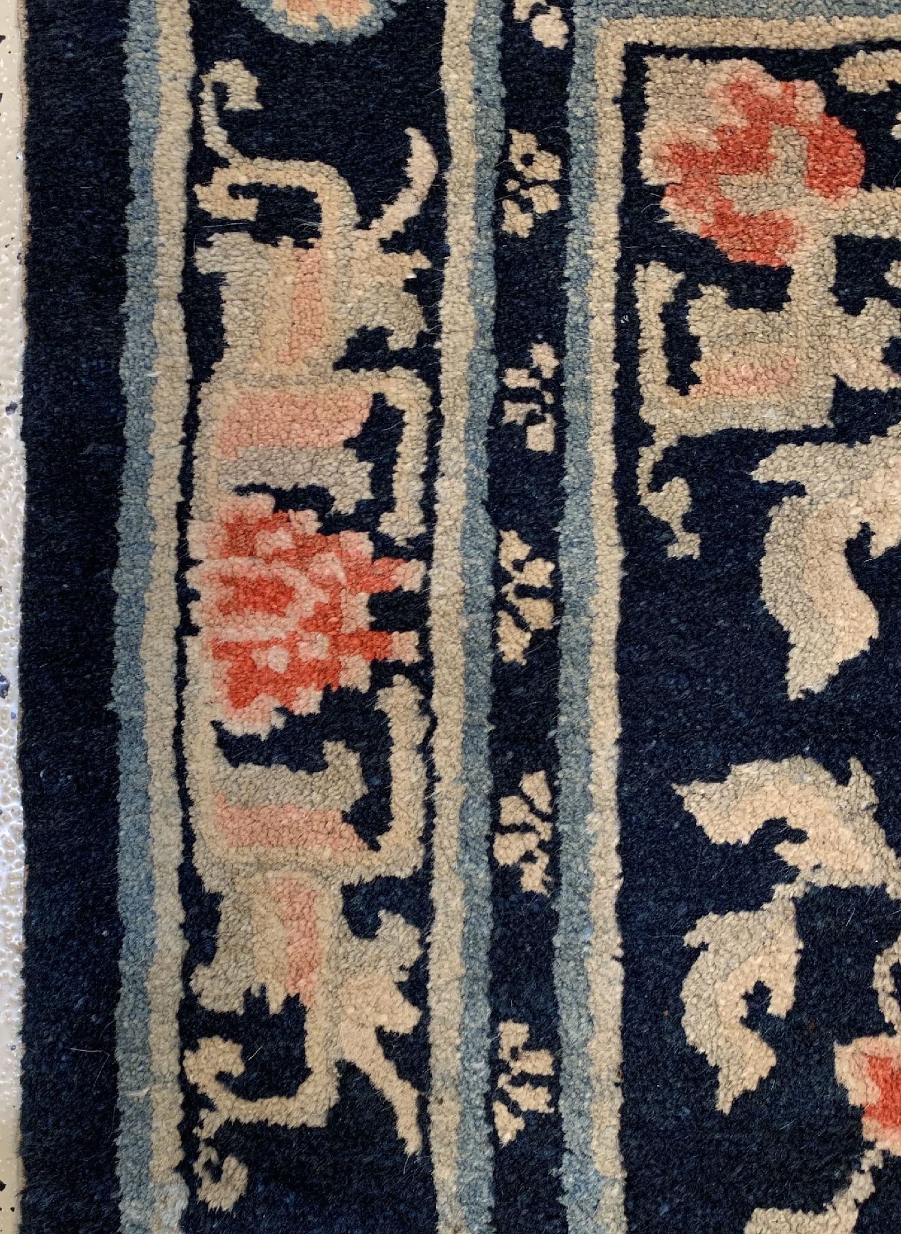Detail c: Pao Tow antik, China, um 1900, Wolle geknüpft auf Baumwolle, ca. 132 x 74 cm, EHZ: 2(guter Zustand)