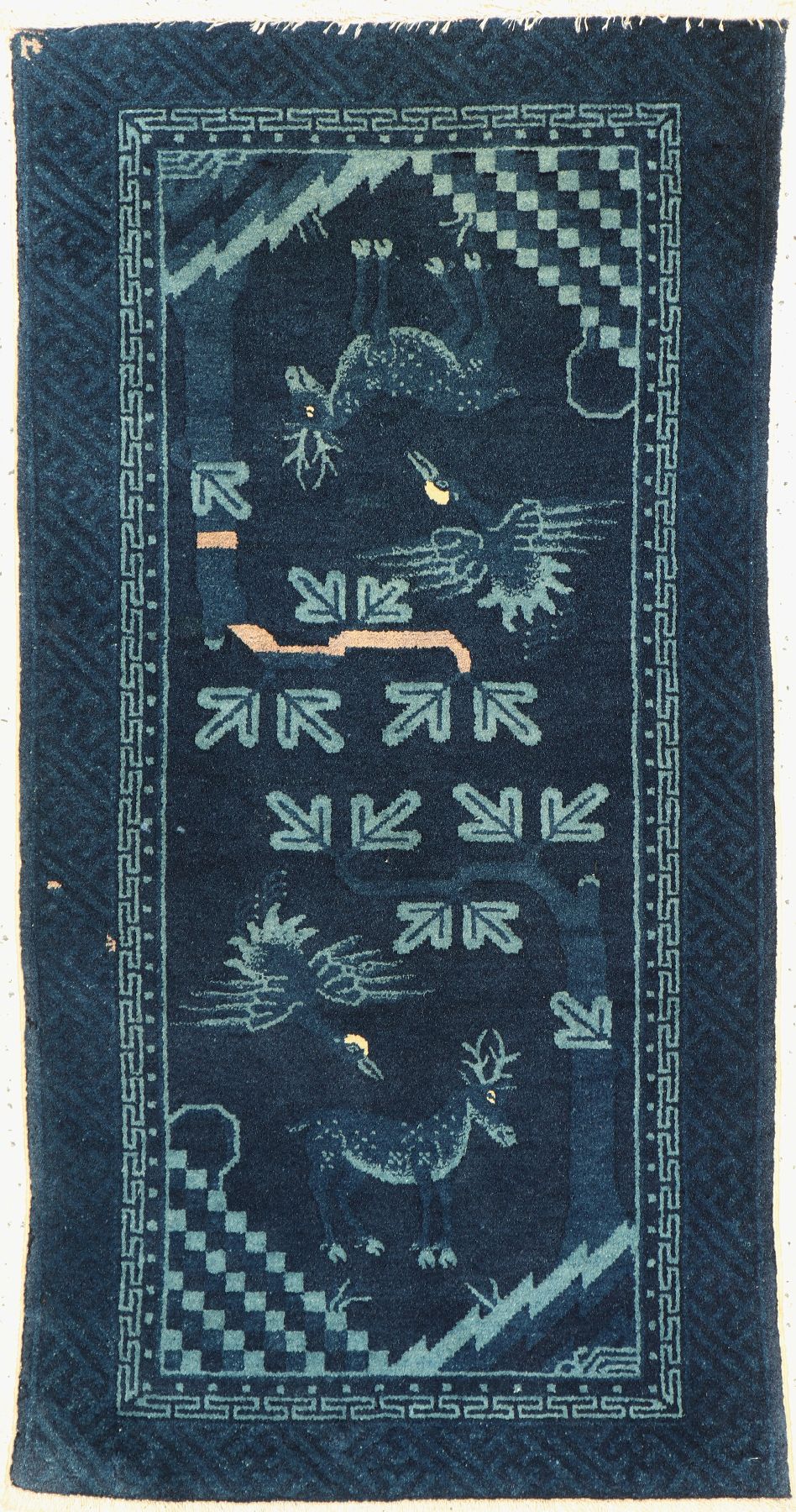 Pao Tow antik, China, um 1910, Wolle geknüpft auf Baumwolle, ca. 115 x 59 cm, EHZ: 2(guter Zustand).