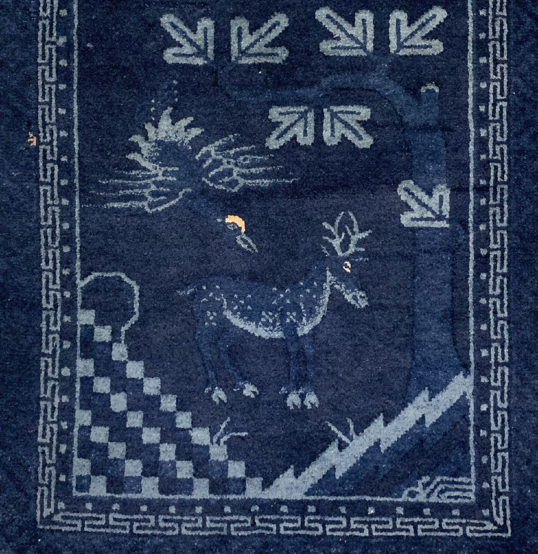 Detail b: Pao Tow antik, China, um 1910, Wolle geknüpft auf Baumwolle, ca. 115 x 59 cm, EHZ: 2(guter Zustand).