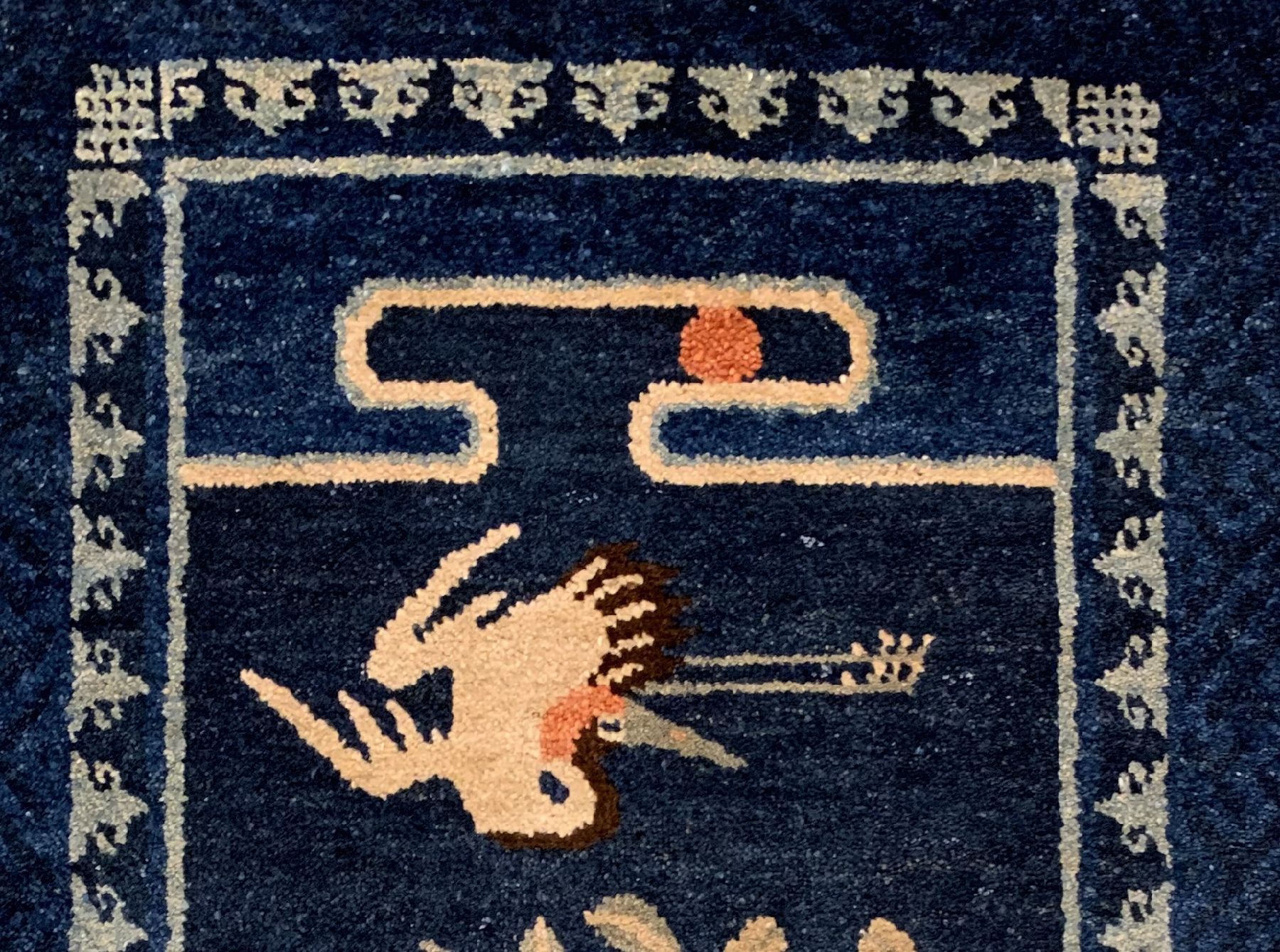 Detail a: Pao Tow antik, China, um 1910, Wolle geknüpft auf Baumwolle, ca. 116 x 64 cm, EHZ: 2(guter Zustand).