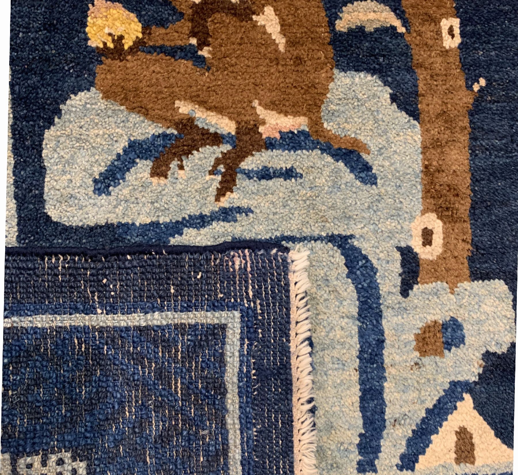 Detail c: Pao Tow antik, China, um 1910, Wolle geknüpft auf Baumwolle, ca. 116 x 64 cm, EHZ: 2(guter Zustand).