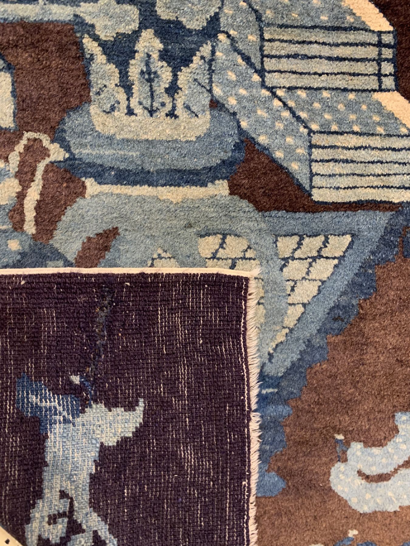Detail d: Pao Tow antik, China, um 1910, Wolle geknüpft auf Baumwolle, ca. 144 x 78 cm, EHZ: 2(guter Zustand).