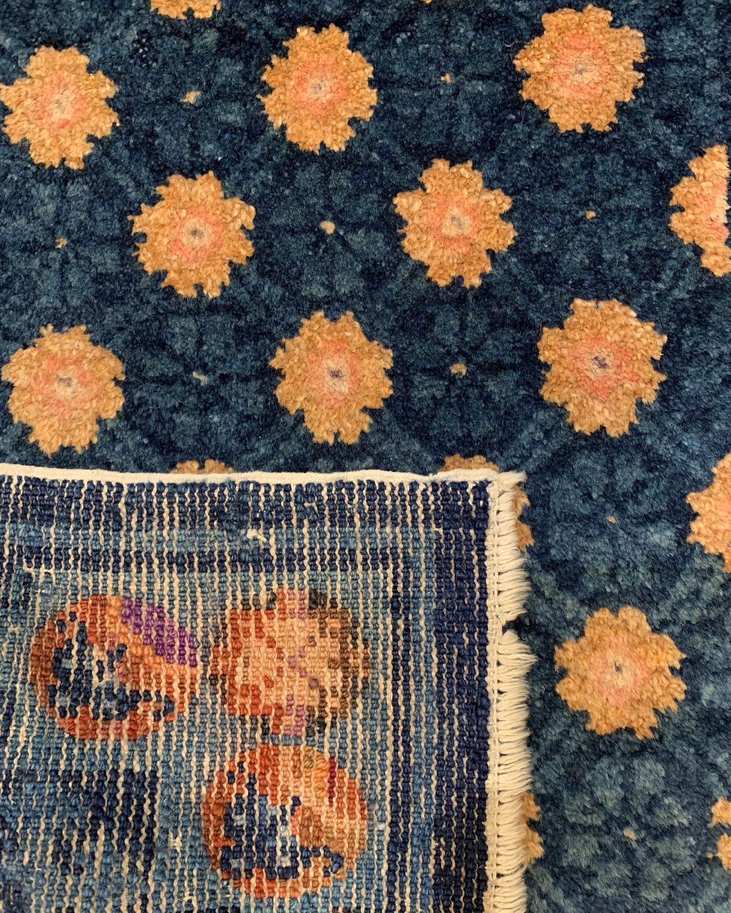 Detail c: Pao Tow antik, China, um 1910, Wolle geknüpft auf Baumwolle, ca. 123 x 60 cm, EHZ: 2(guter Zustand)