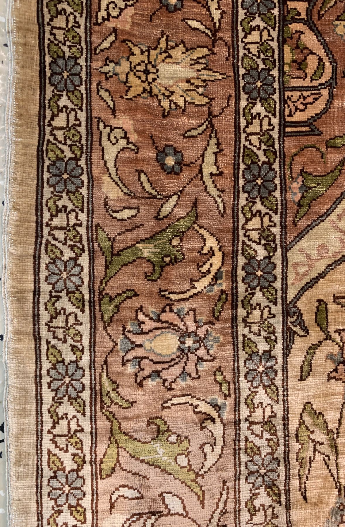 Detail a: Feiner signierter Seiden Hereke(Özipek), Türkei, um 1950, reine Naturseide, ca. 98 x 65 cm, EHZ:2(guter Zustand).