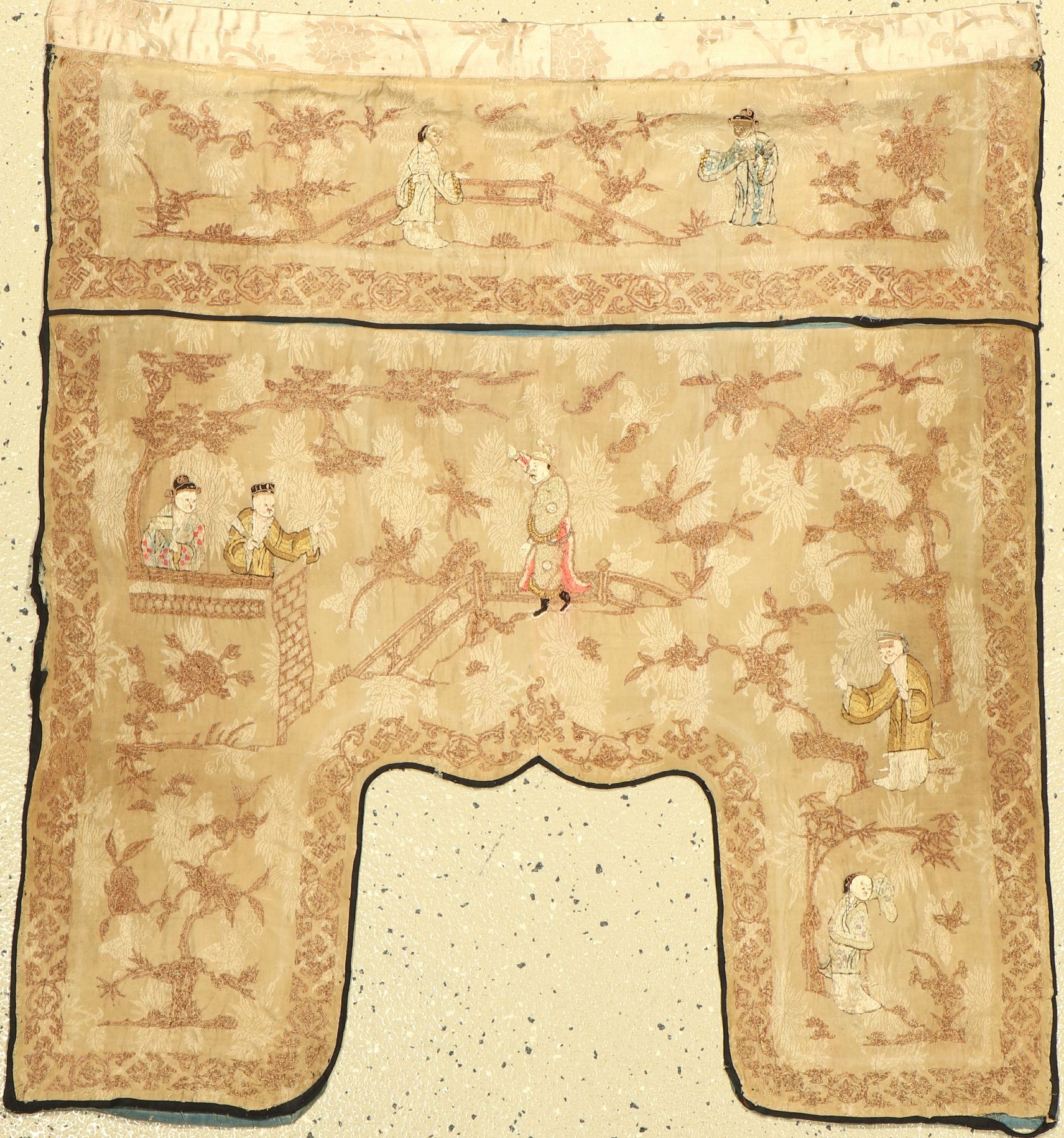 Seidenstickerei alt, China, um 1910/1920, Seide, ca. 85 x 75 cm, EHZ: 2-3