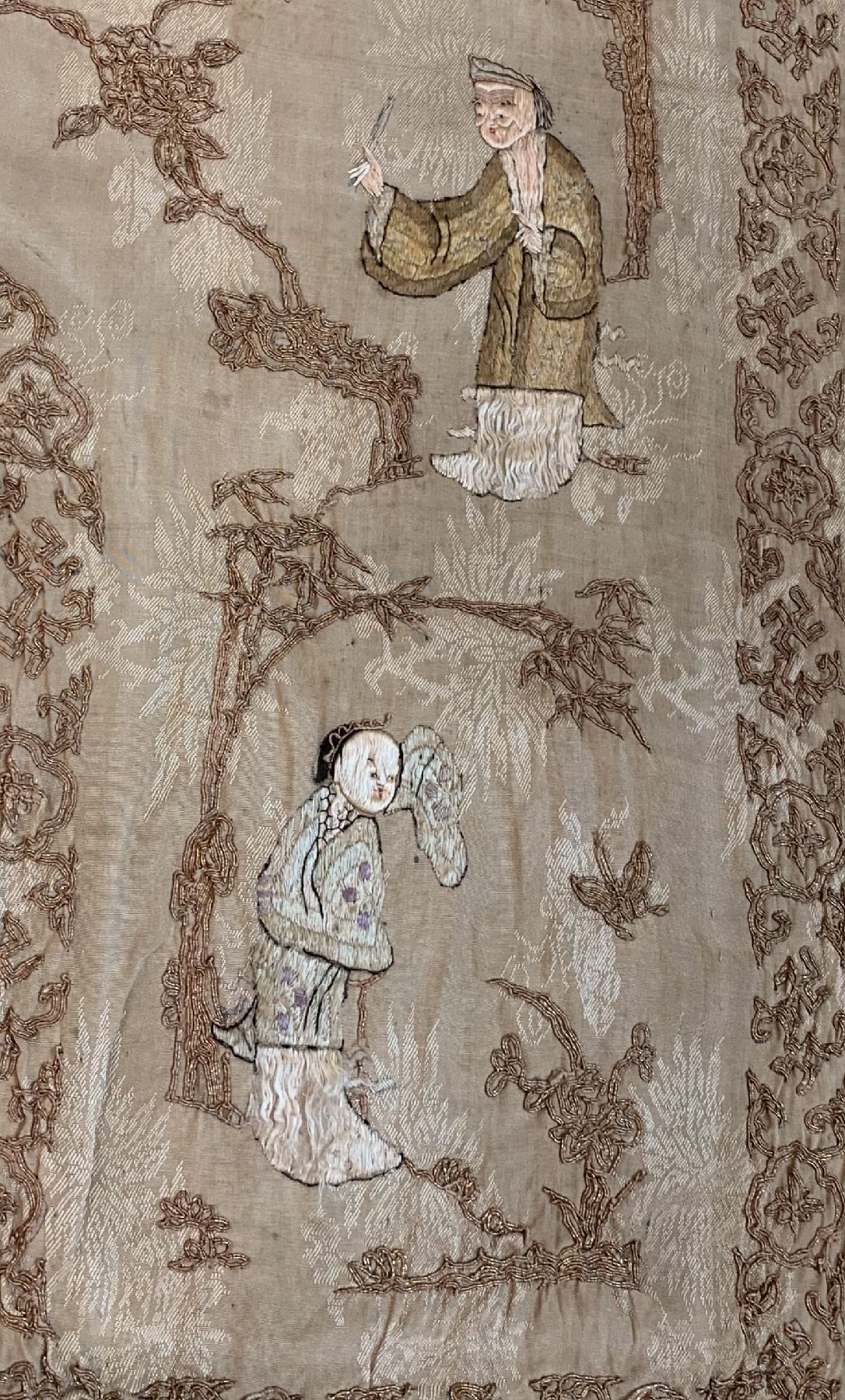 Detail c: Seidenstickerei alt, China, um 1910/1920, Seide, ca. 85 x 75 cm, EHZ: 2-3