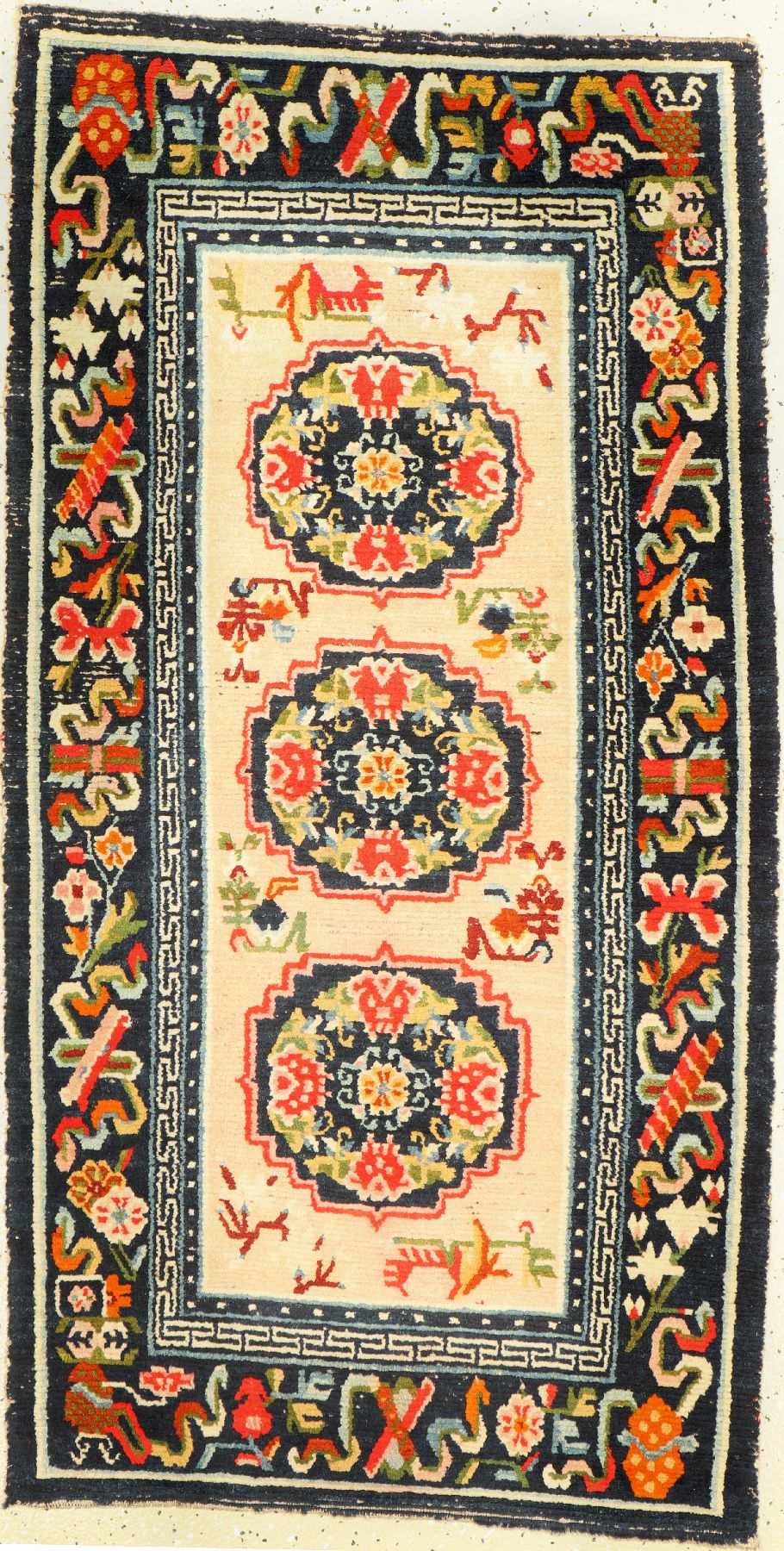 Gyantse Khaden alt, Südtibet, um 1940, Wolle geknüpft auf Baumwolle, ca. 135 x 72 cm,EHZ: 2-3(guter Zustand).