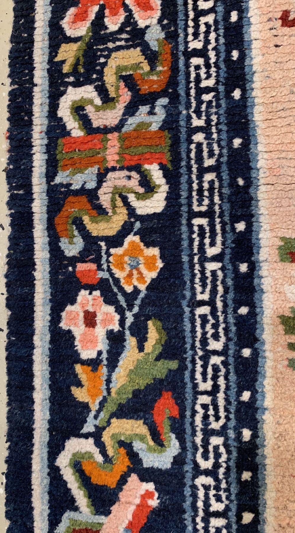 Detail c: Gyantse Khaden alt, Südtibet, um 1940, Wolle geknüpft auf Baumwolle, ca. 135 x 72 cm,EHZ: 2-3(guter Zustand).