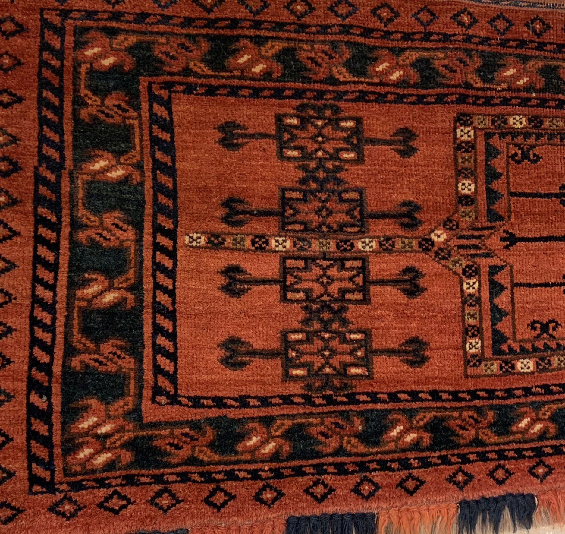 Detail a: Antiker Ersari Torba, Turkmenistan, 19 Jhd., Wolle geknüpft auf Wolle, ca. 185 x 53 cm, EHZ: 2(guter Zustand).