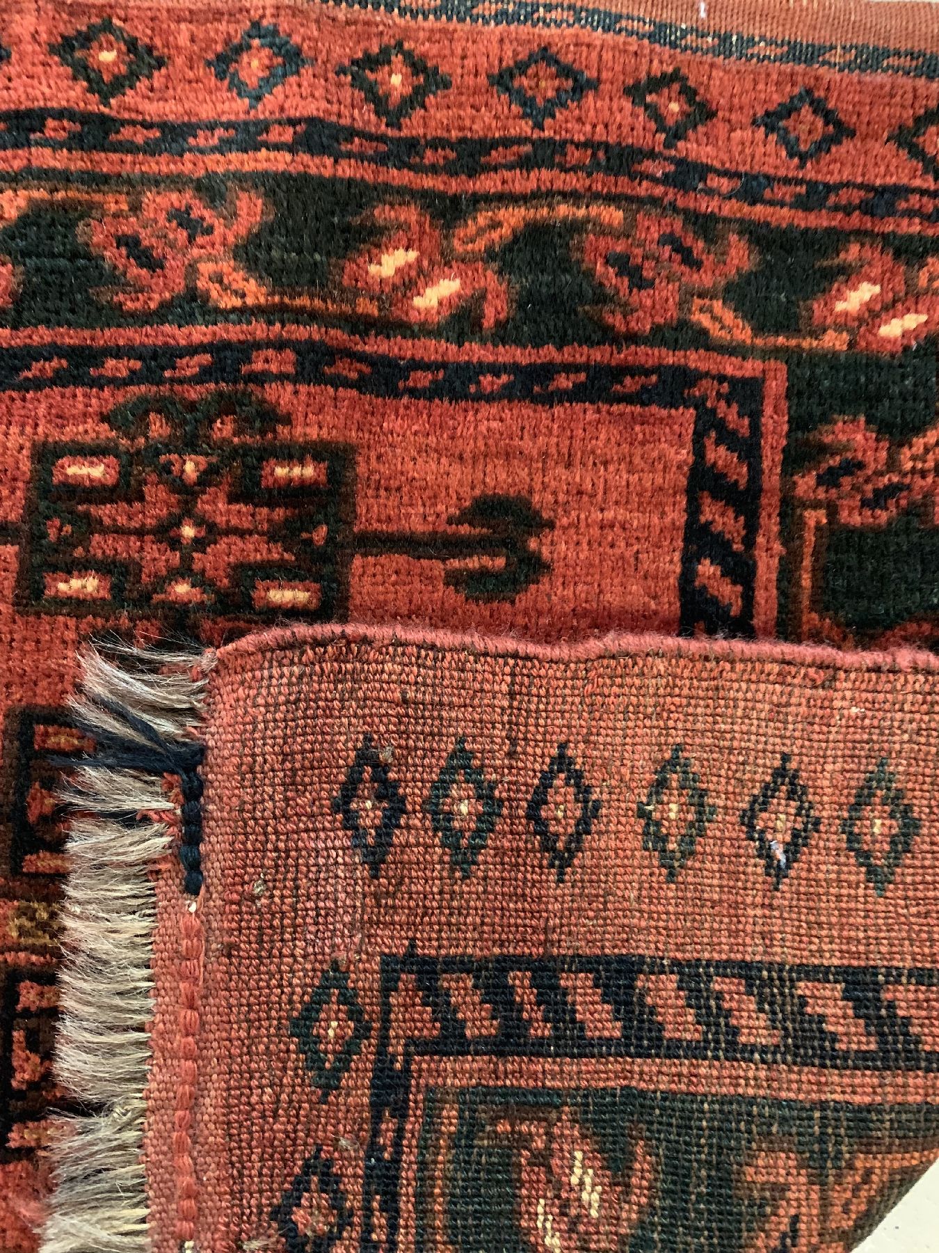 Detail d: Antiker Ersari Torba, Turkmenistan, 19 Jhd., Wolle geknüpft auf Wolle, ca. 185 x 53 cm, EHZ: 2(guter Zustand).