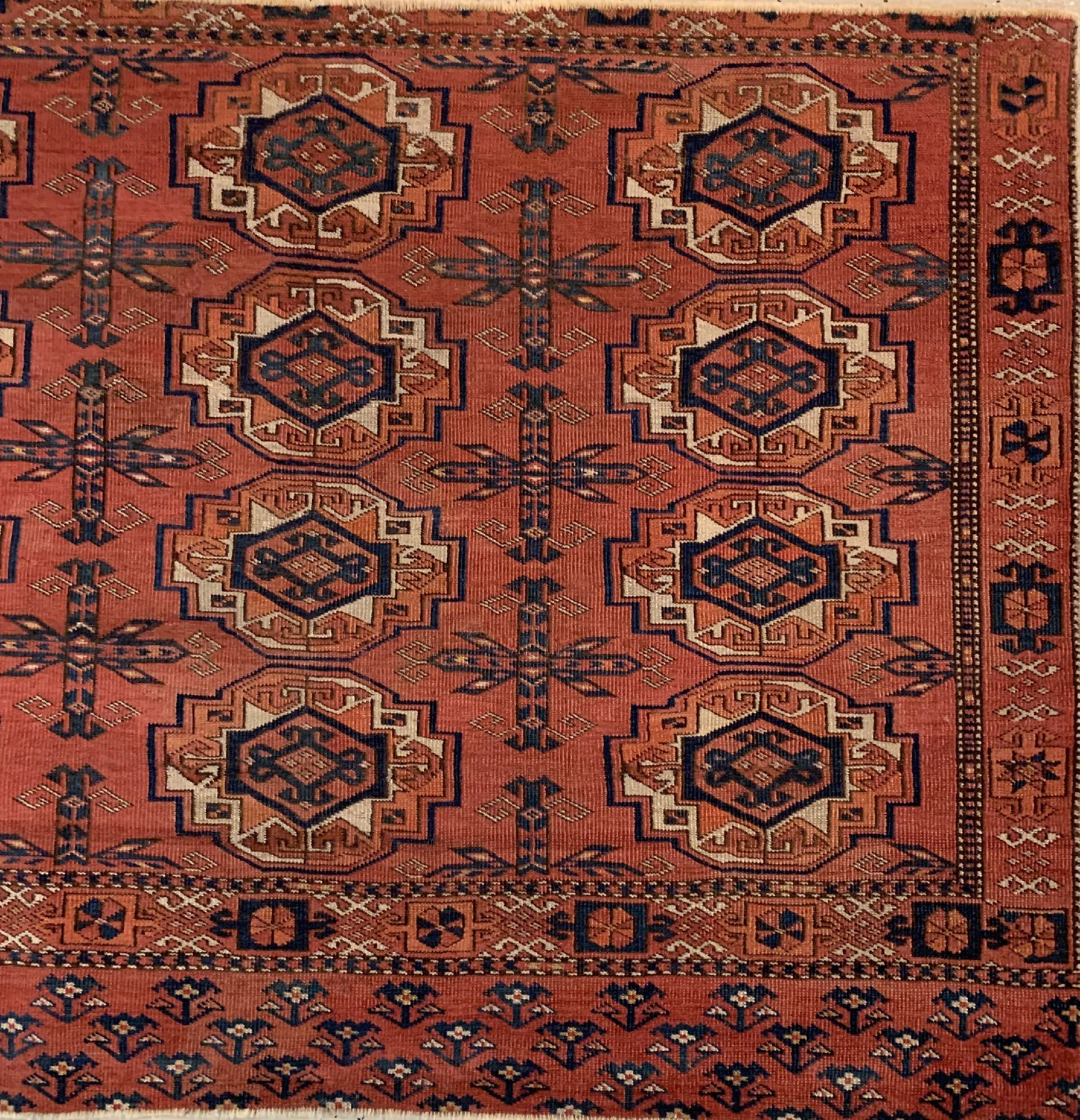 Detail b: Antiker Ersari Tschowal, Turkmenistan, 19 Jhd., Wolle geknüpft auf Wolle, ca. 122 x 88 cm, EHZ:(Fragment)