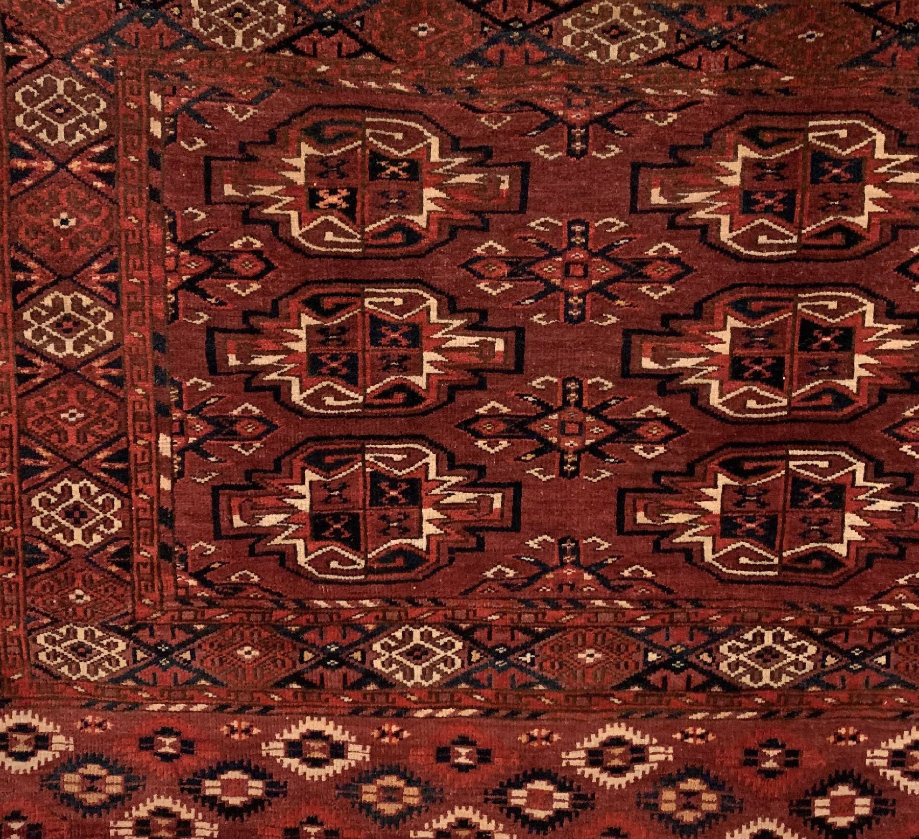 Detail a: Antiker Kisilayak Tschowal, Turkmenistan, 19 Jhd., Wolle geknüpft auf Wolle, ca. 143 x 90 cm, EHZ: 2-3(guter Zustand).