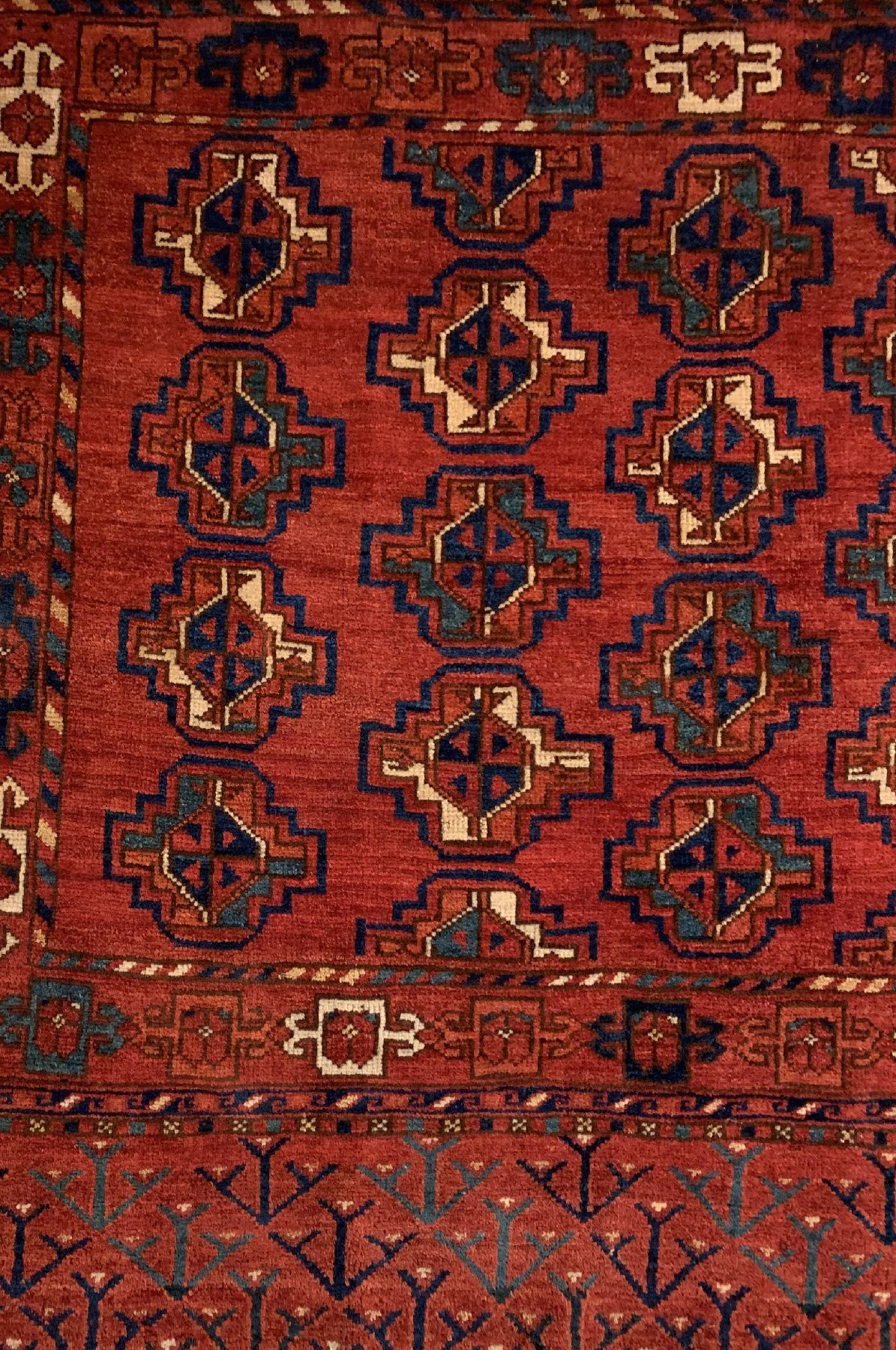 Detail b: Antiker Ersari Tschowal, Turkmenistan, 19 Jhd., Wolle geknüpft auf Wolle, ca. 122 x 100 cm, EHZ: 2-3(guter Zustand)