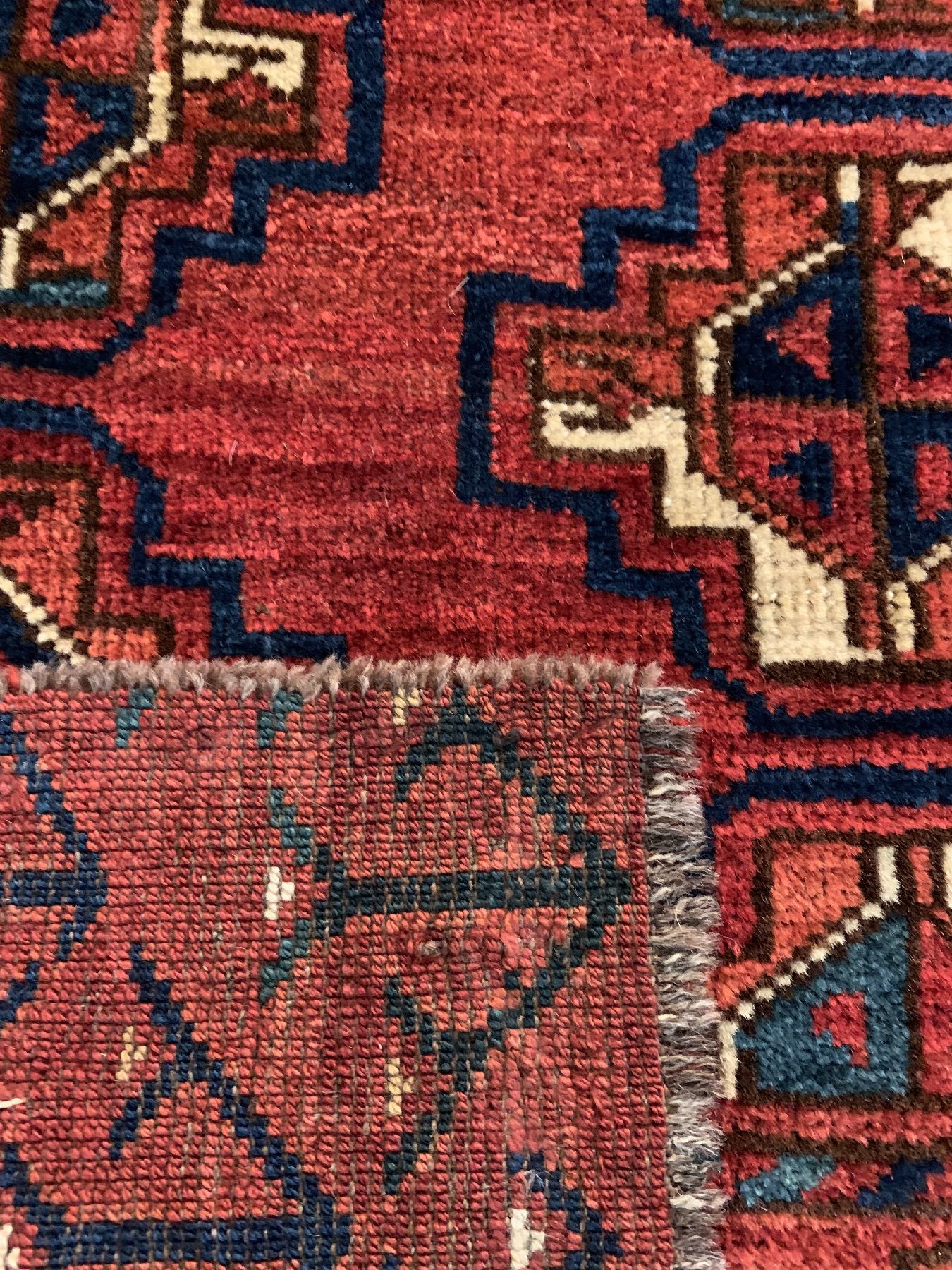Detail d: Antiker Ersari Tschowal, Turkmenistan, 19 Jhd., Wolle geknüpft auf Wolle, ca. 122 x 100 cm, EHZ: 2-3(guter Zustand)
