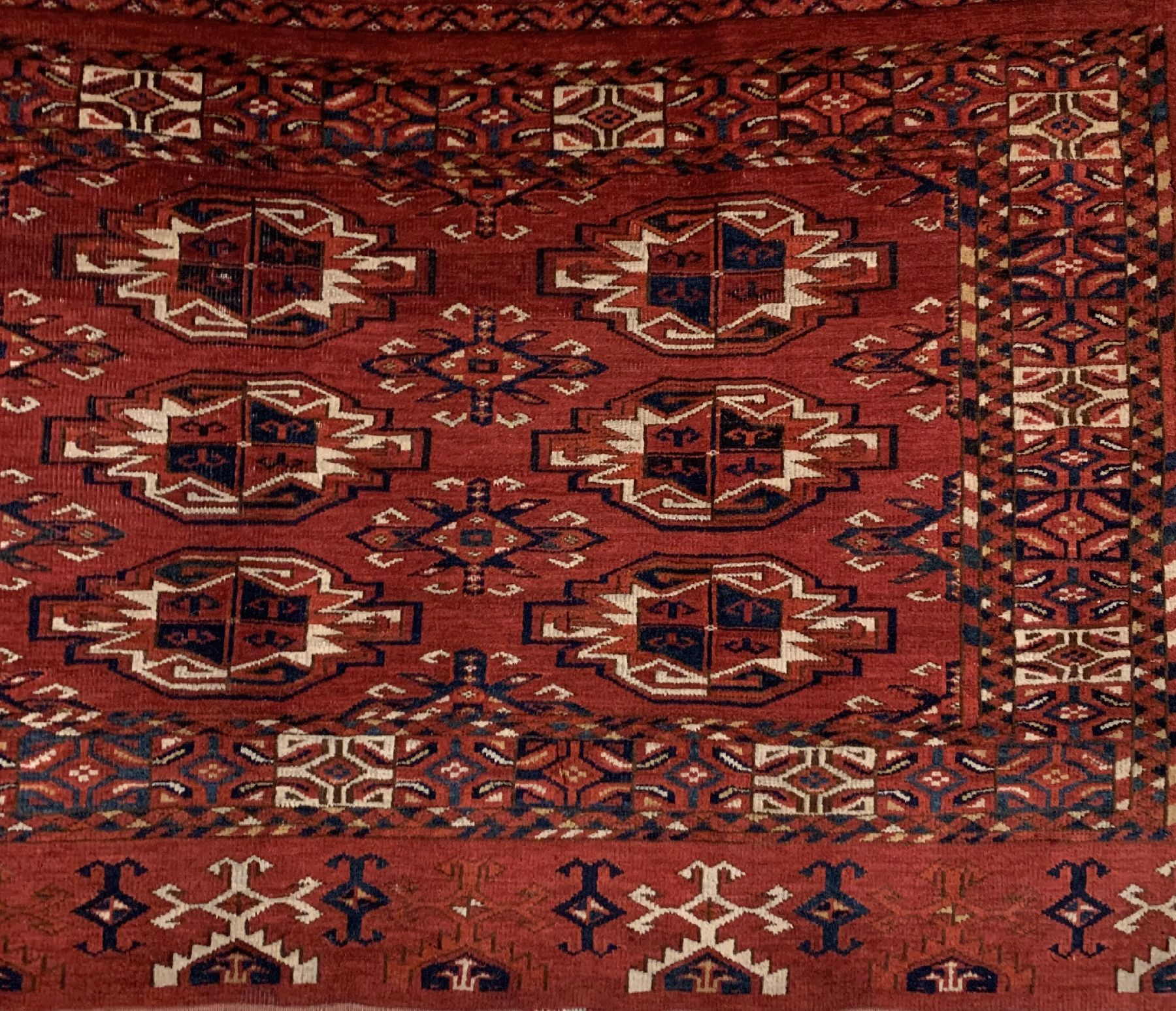Detail a: Antiker Kisilayak Tschowal, Turkmenistan, 19 Jhd., Wolle geknüpft auf Wolle, ca. 150 x 82 cm, EHZ: 2(guter Zustand).