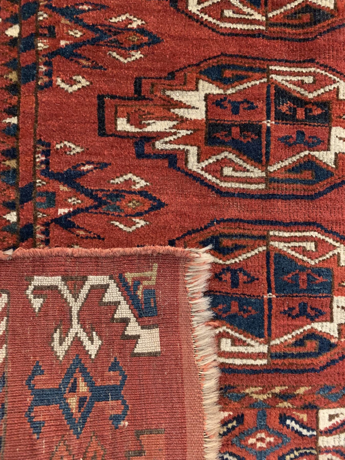 Detail d: Antiker Kisilayak Tschowal, Turkmenistan, 19 Jhd., Wolle geknüpft auf Wolle, ca. 150 x 82 cm, EHZ: 2(guter Zustand).