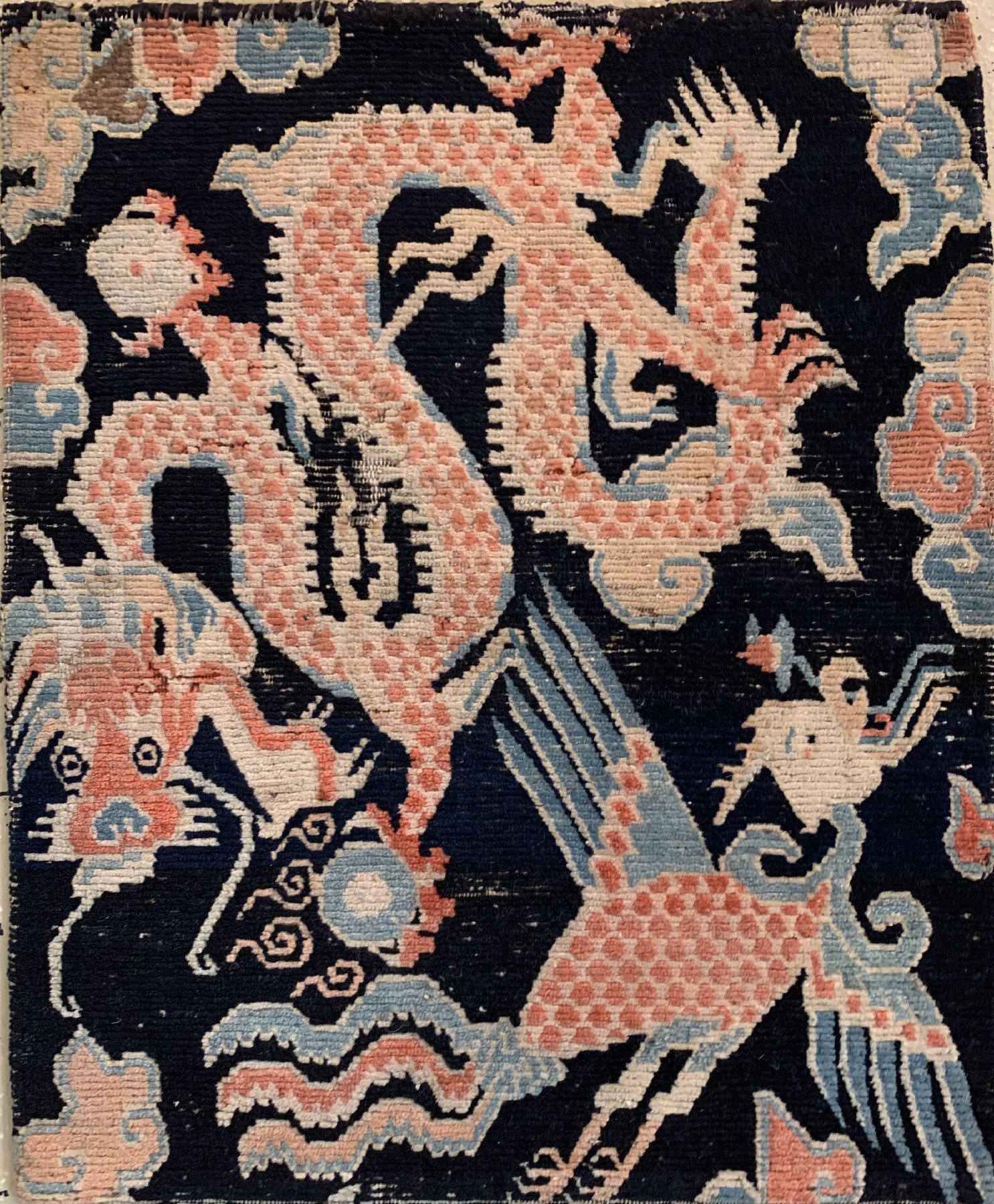 Detail a: Schigatse (Drachen), Tibet, um 1900, Wolle geknüpft auf Baumwolle, ca. 67 x 56 cm, EHZ: 3