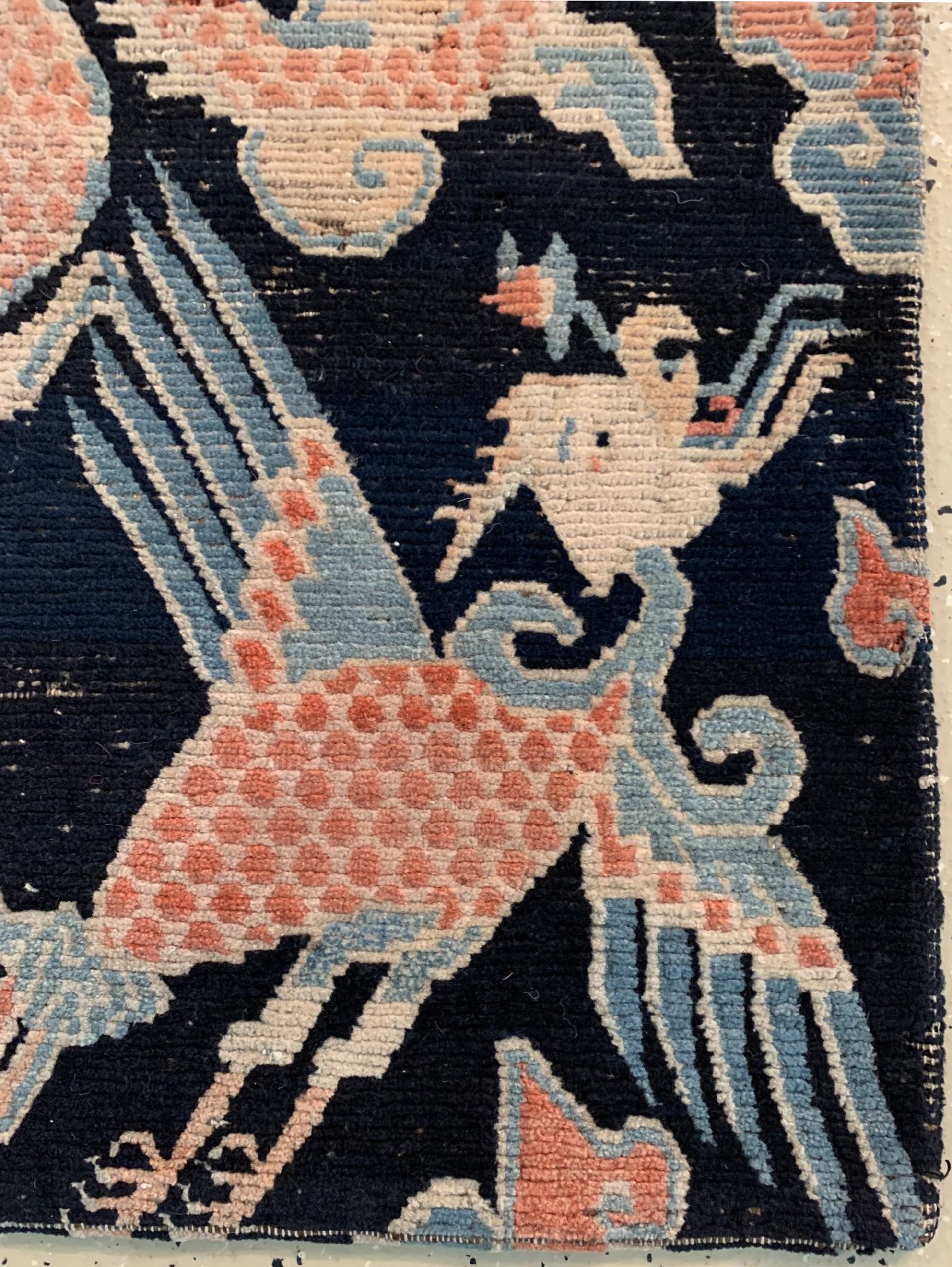 Detail c: Schigatse (Drachen), Tibet, um 1900, Wolle geknüpft auf Baumwolle, ca. 67 x 56 cm, EHZ: 3