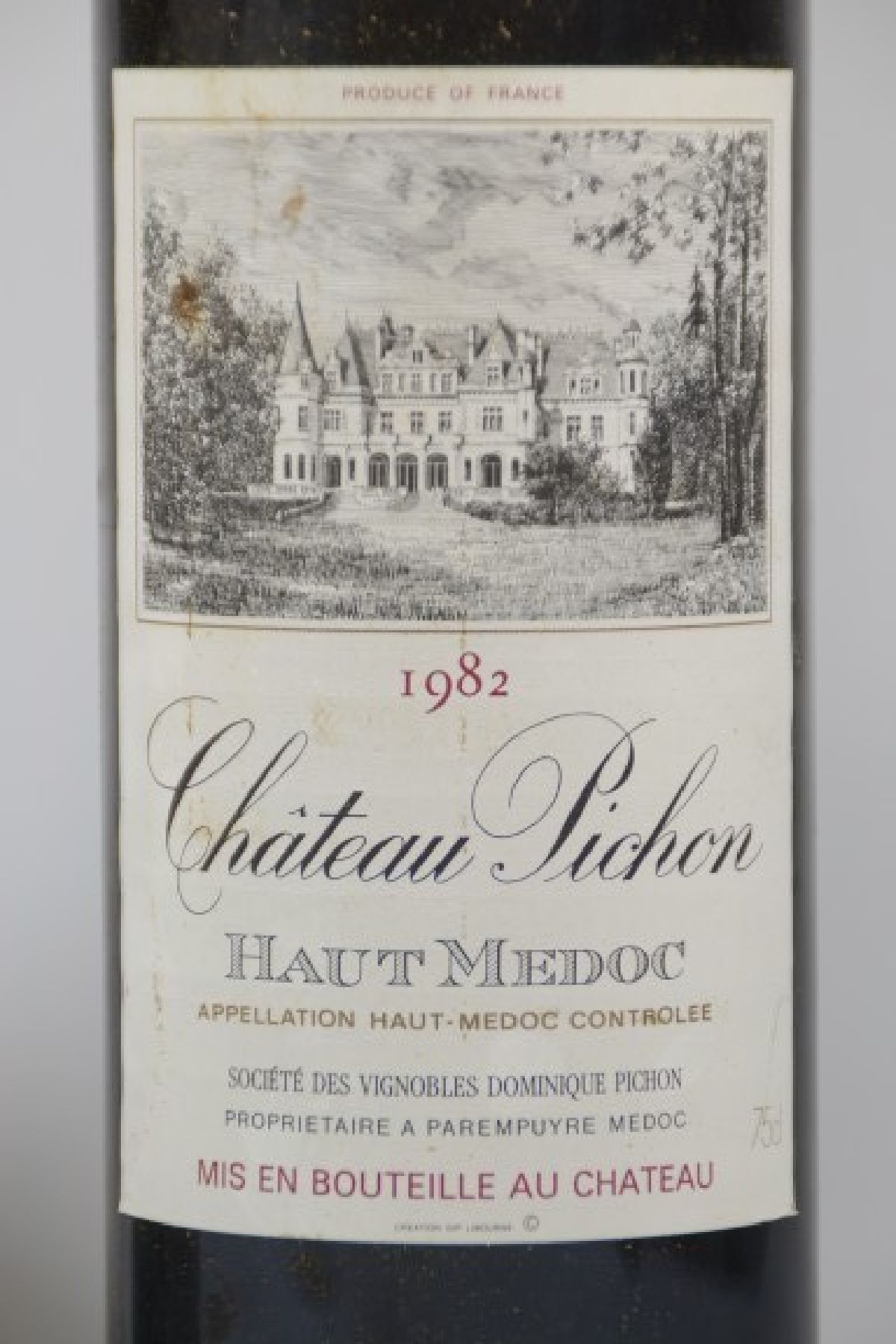 Detail a: 26 Flaschen Chateau Pichon, Haut Medoc, 75 cl, mid shoulder bis top shoulder, Alters- und Gebr.-spuren, nicht verkostet, aus einer ...