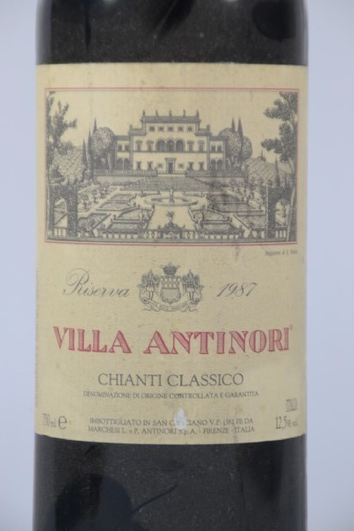 Detail a: 9 Fl. 1987 Villa Antinori, Chianti Classico, Importeur Reidemeister & Ulrichs, 75 cl, upper shoulder bis top shoulder, nicht verkostet, Alters- und ...