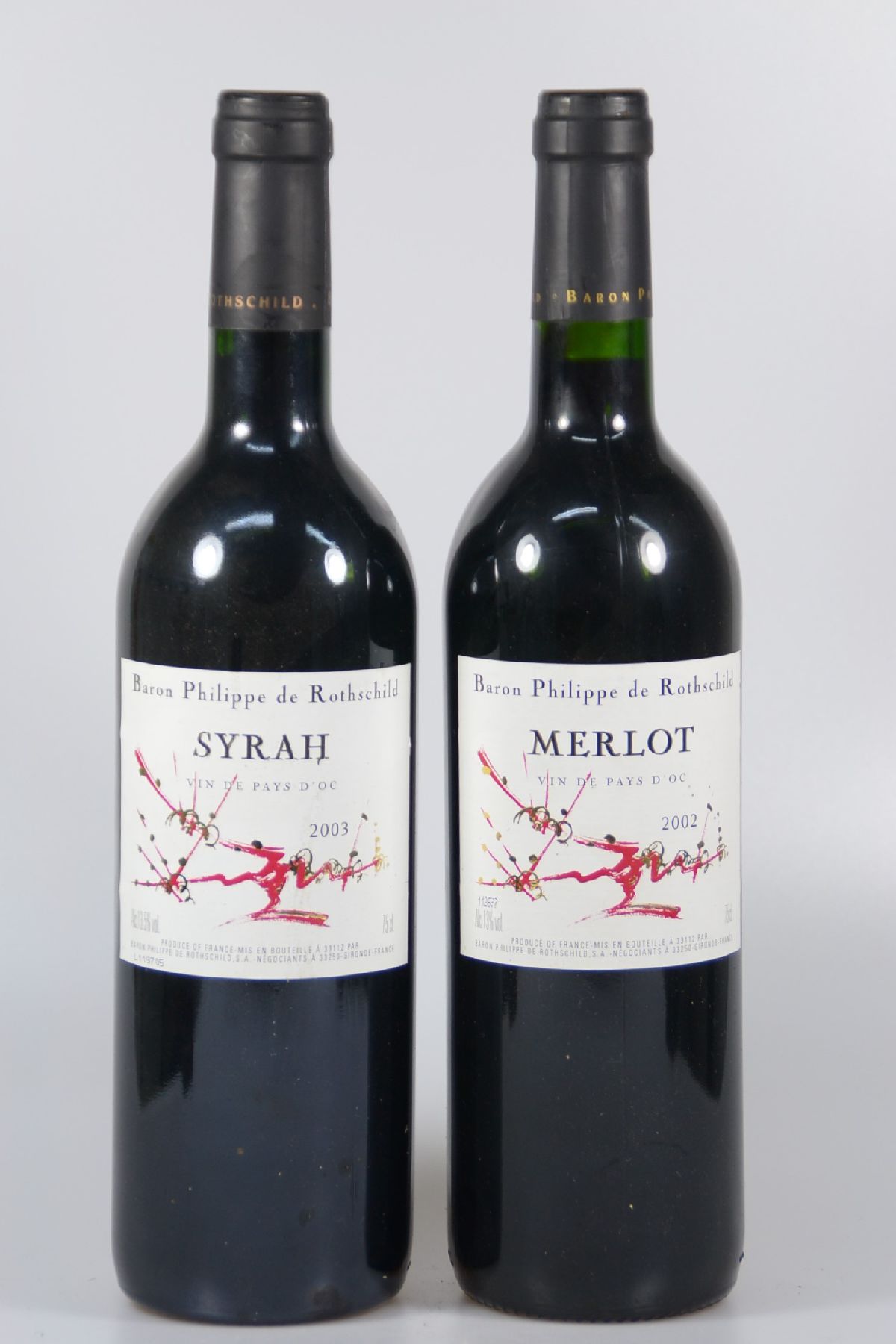 Detail a: 5 Flaschen Bordeaux: 2003 Mouton Cadet, vts; 2003 Baron Mouton de Rothschild Syrah u. 2002 Merlot, bn; 1989 Chateau Anniche, Premiere ...