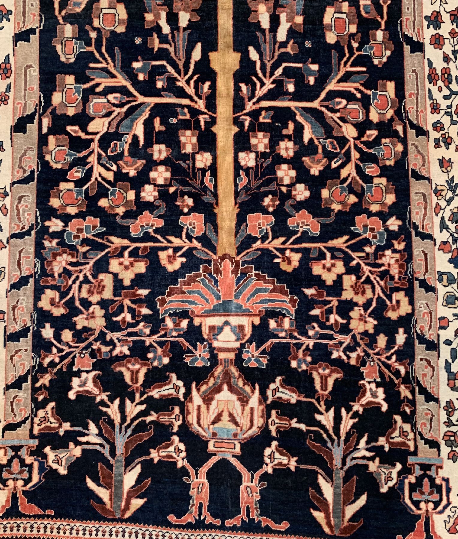 Detail b: Antiker Sarogh Farahan, Persien, um 1900, Wolle geknüpft auf Baumwolle, ausgefallener Farahan mit Baummotiv, ca, 198 x 130 cm, EHZ: 3 ...