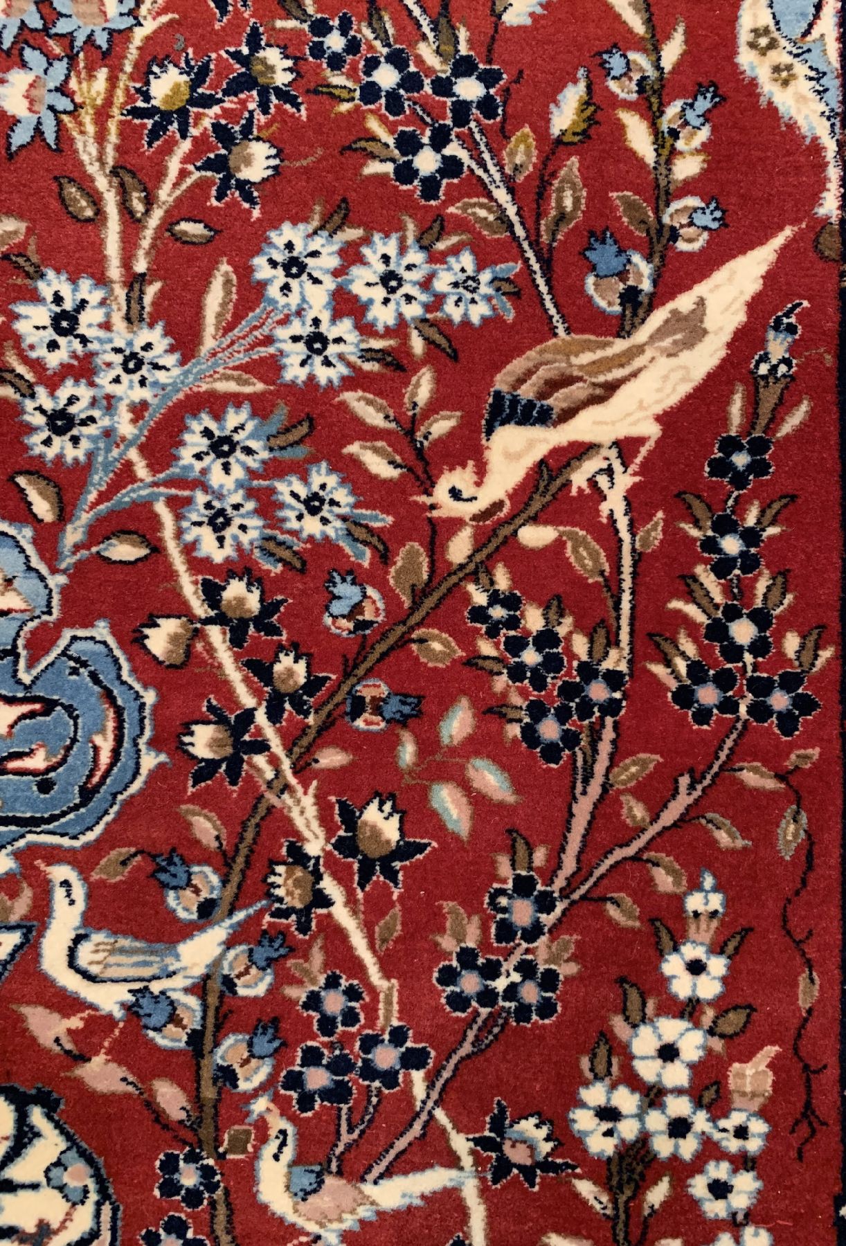 Detail c: Feiner Signierter Esfahan, (Seirafian), Persien, um 1950, Korkwolle geknüpft auf Seide, ca. 110 x 74 cm, EHZ:2(Sehr guter Zustand).