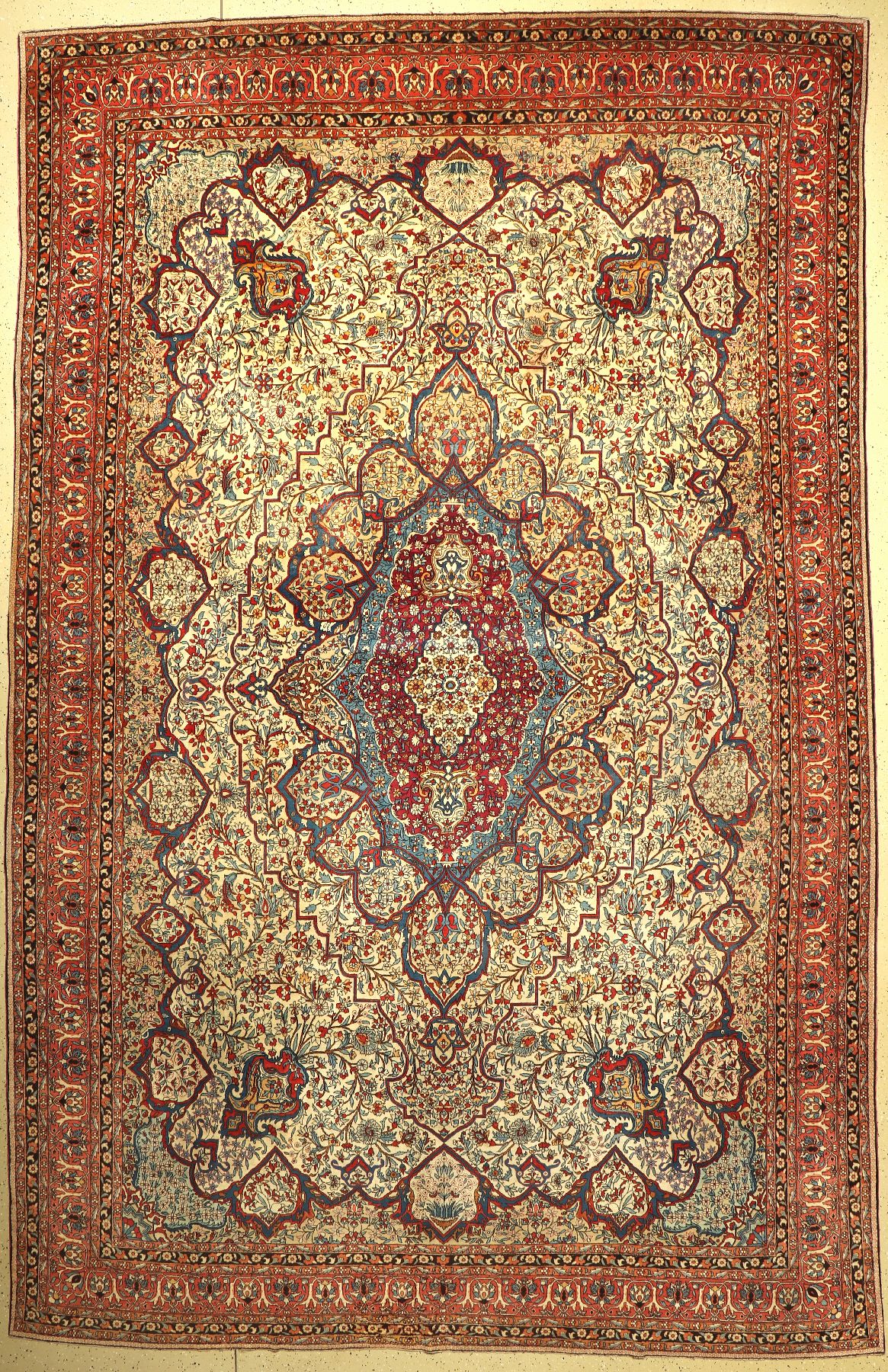 Seltener feiner Keschan Mohtascham, Persien, Ende 19.Jhd. Korkwolle geknüpft auf Baumwolle, hellgrundiger Mohtascham mit floralem Medallion umrahmt ...