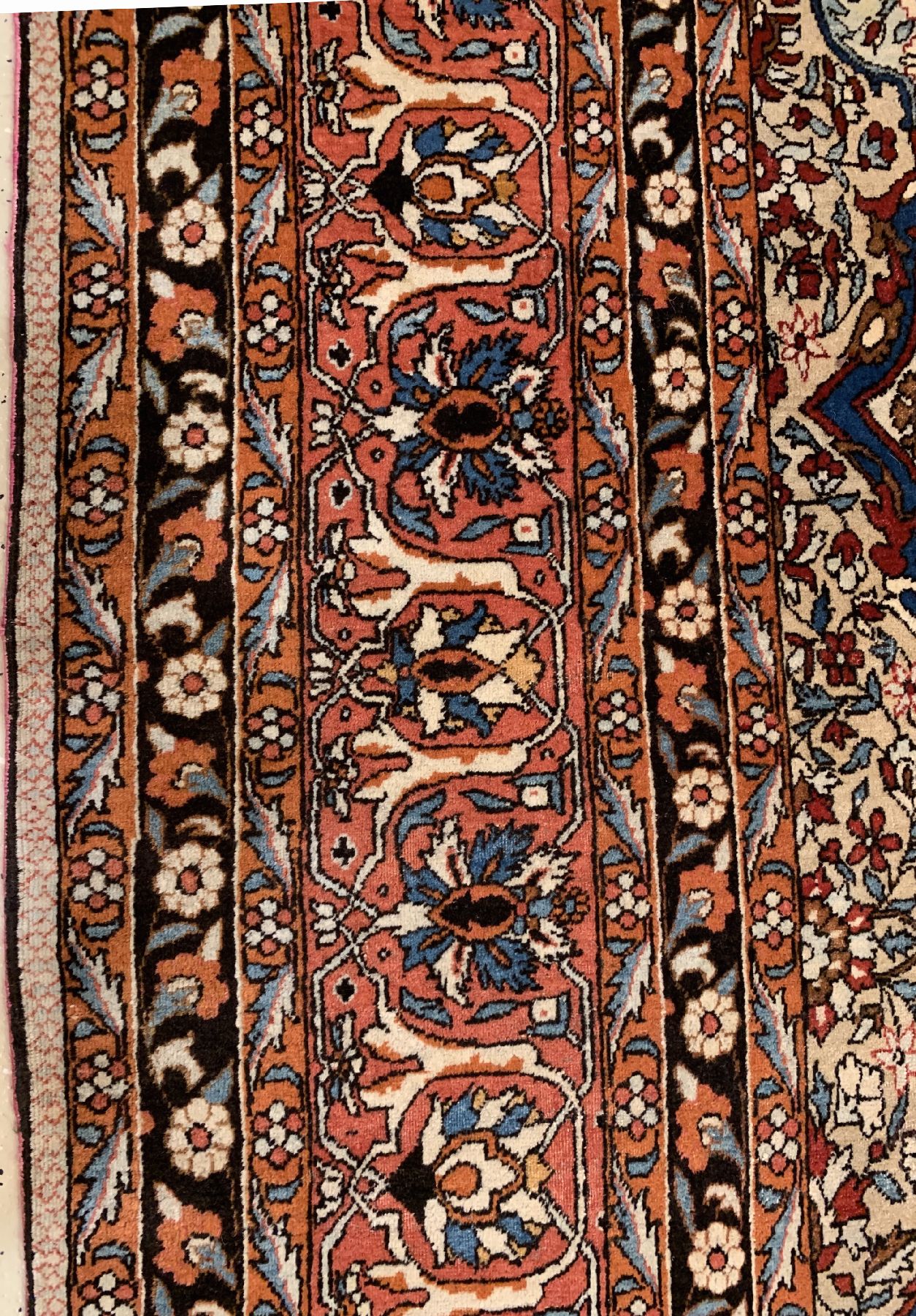 Detail d: Seltener feiner Keschan Mohtascham, Persien, Ende 19.Jhd. Korkwolle geknüpft auf Baumwolle, hellgrundiger Mohtascham mit floralem Medallion umrahmt ...