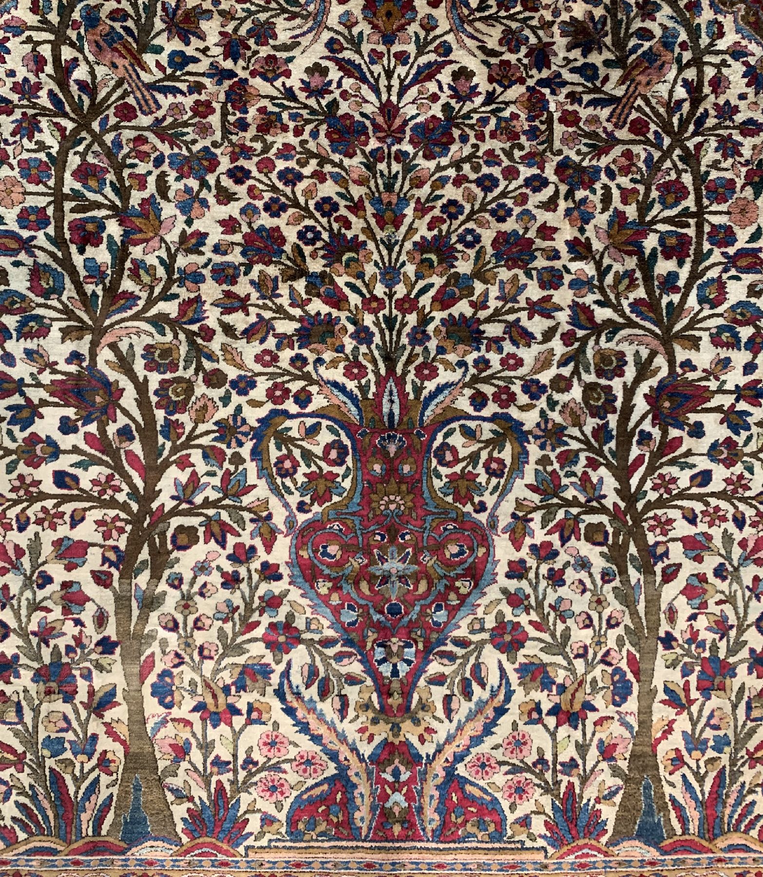 Detail c: Seltener weißgrundiger Seiden Keschan, Persien, um 1910, reine Naturseide, Seiden Keschan in sehr schöner Farbgebung, kunstvolles ...