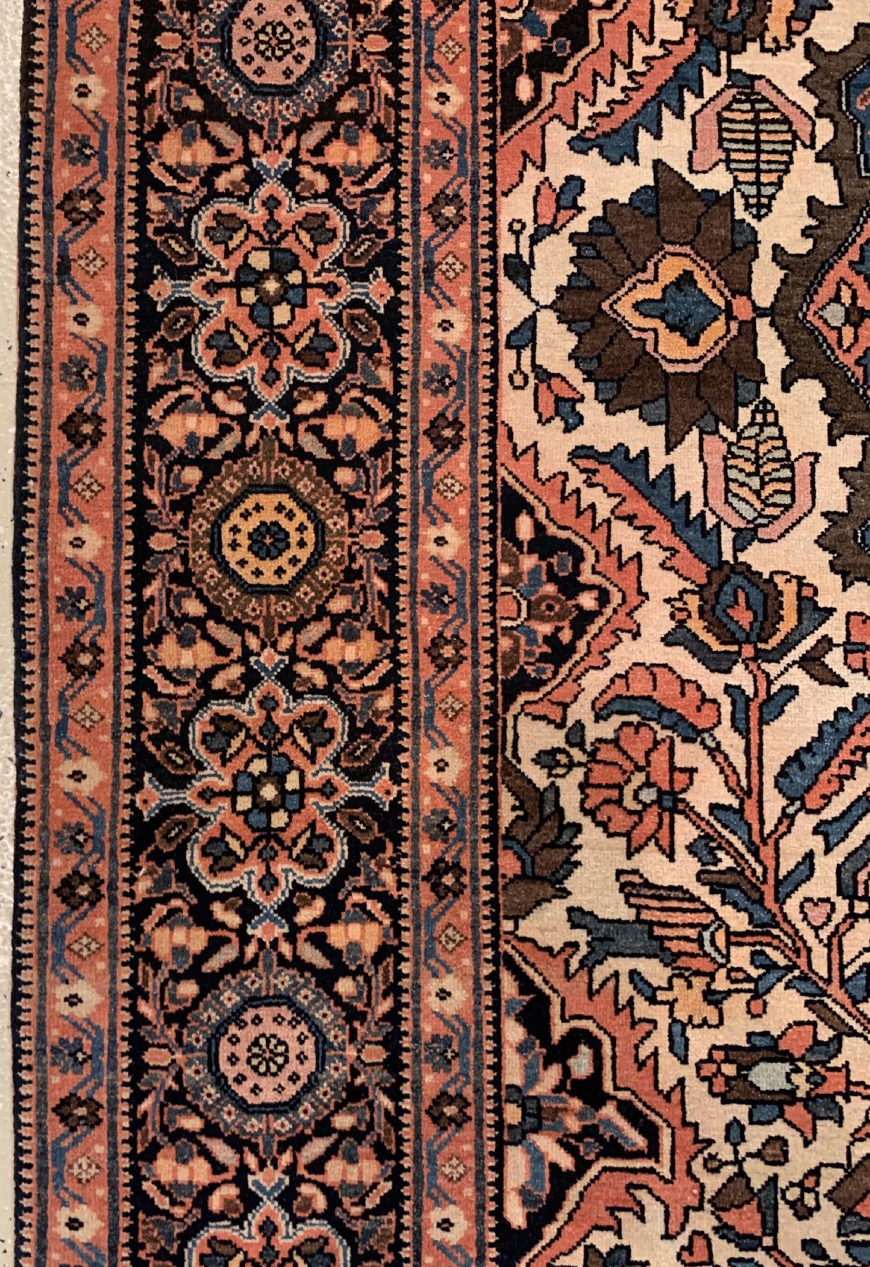 Detail c: Sarogh Farahan alt, Persien, um 1920/1930, Wolle geknüpft auf Baumwolle, ca. 200 x 126 cm, EHZ: 2(guter Zustand).