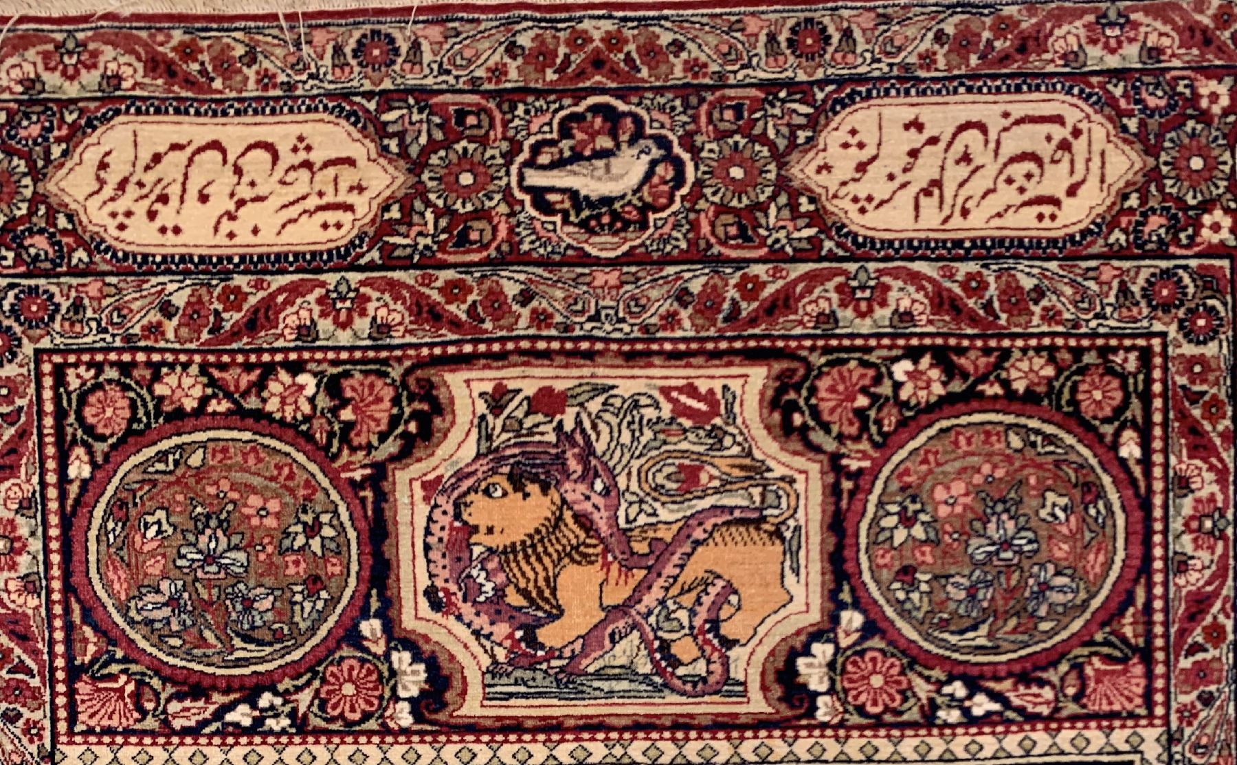 Detail b: Seltener antiker Kerman, Persien, 19.Jhd, Wolle geknüpft auf Baumwolle, antiker Kerman mit Derwisch Motiv, seltene Tierdarstellungen, ca, 220 x 140 ...