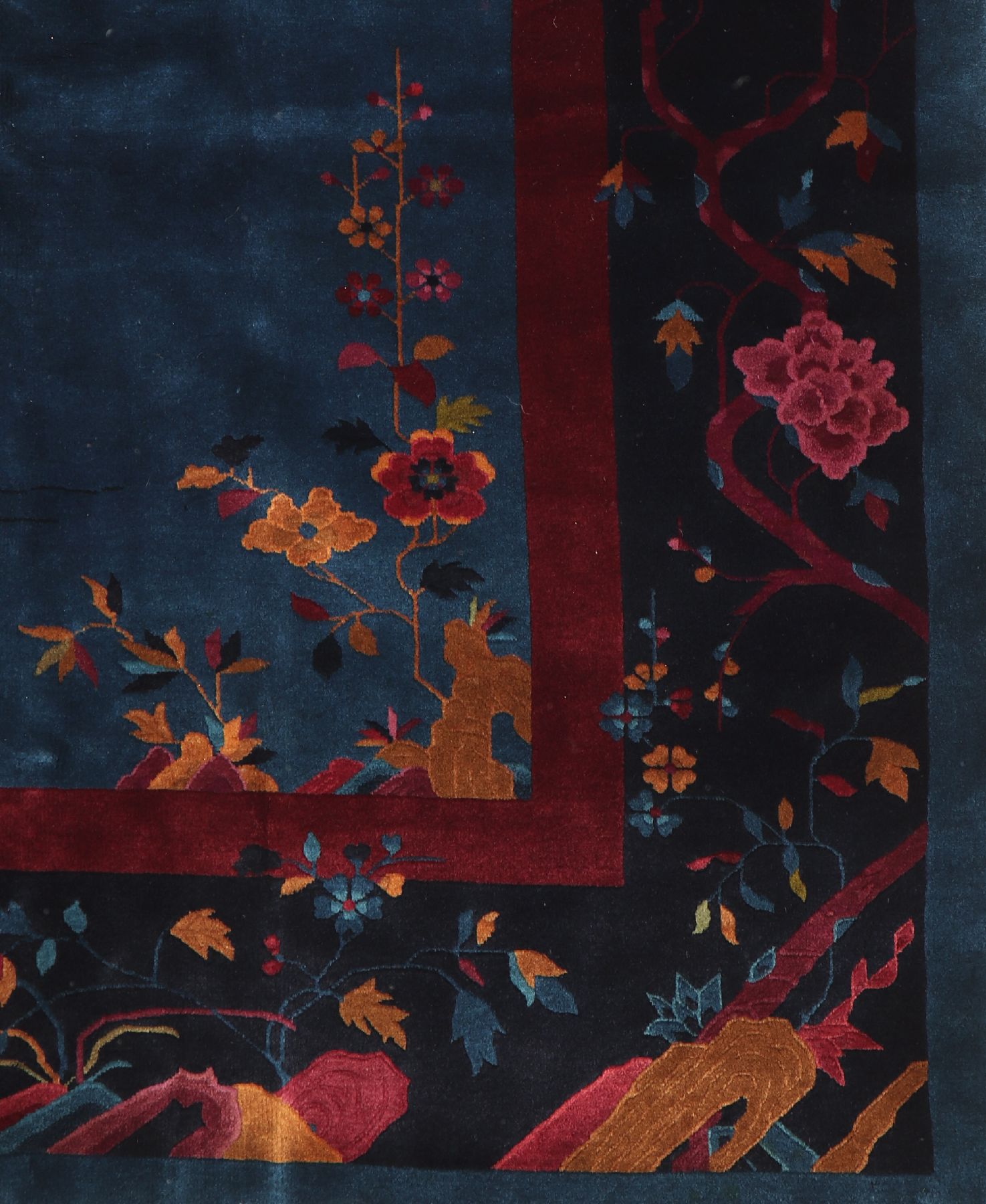 Detail e: Feiner antiker Peking, China, um 1900, Manchesterwolle geknüpft auf Baumwolle, hochwertige glanzreiche Wollqualität mit chinesischen Hängelampen, ...
