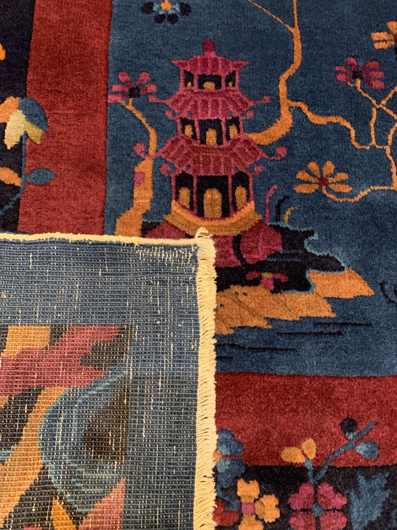 Detail g: Feiner antiker Peking, China, um 1900, Manchesterwolle geknüpft auf Baumwolle, hochwertige glanzreiche Wollqualität mit chinesischen Hängelampen, ...