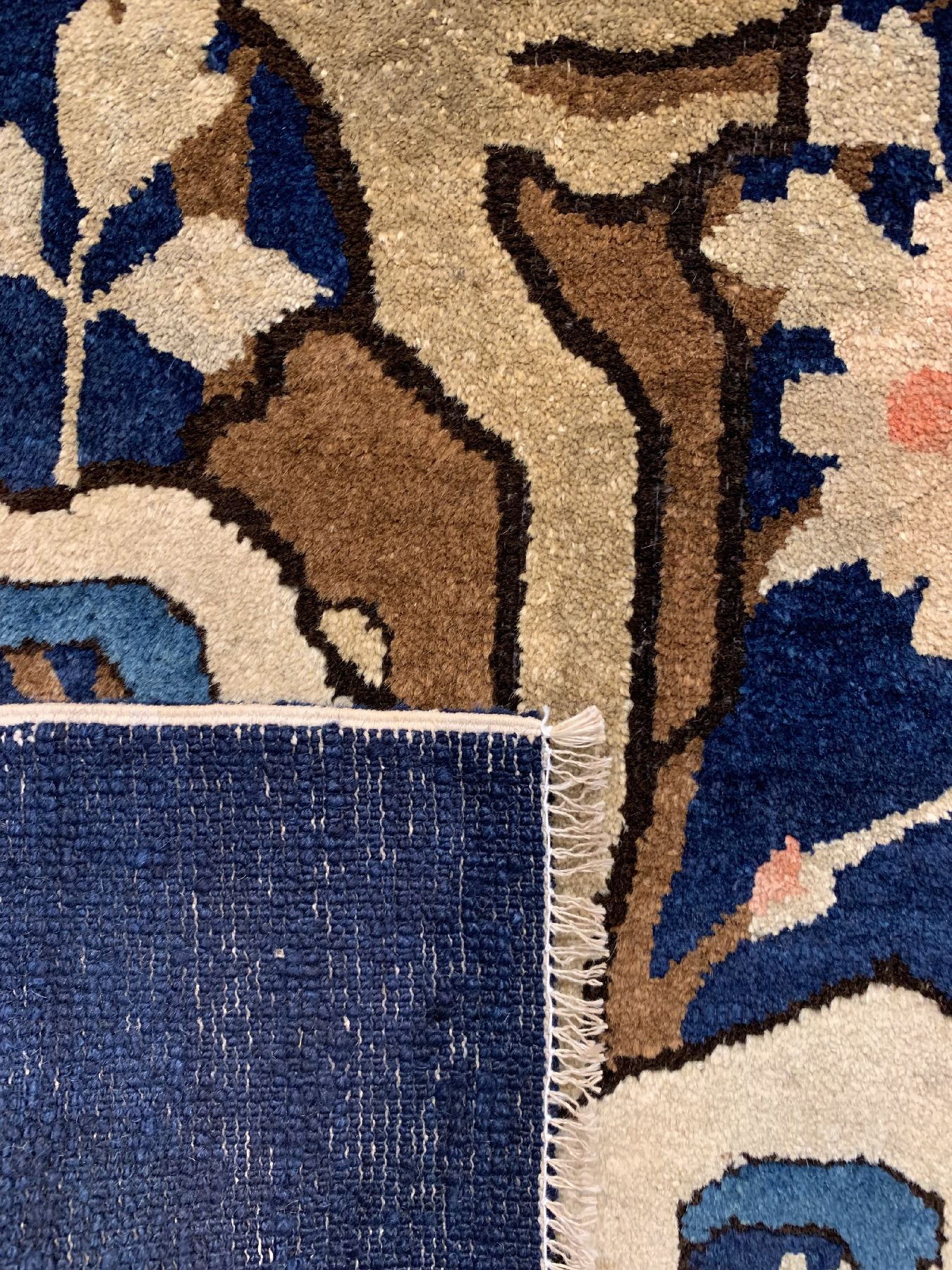 Detail c: Pao Tow alt, China, um 1920/1930, Wolle geknüpft auf Baumwolle, ca. 132 x 67 cm, EHZ: 2(guter Zustand).