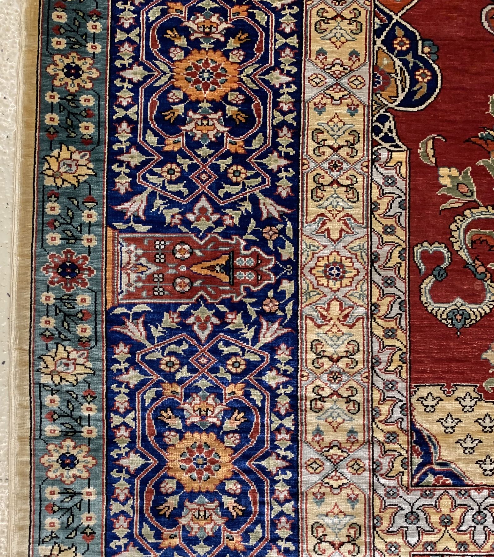 Detail c: Feiner signierter Seiden Hereke, Türkei, um 1930/1940, reine Naturseide, ca, 135 x 103 cm, ca. 1 Mio Kn/qm, EHZ:2(guter Zustand).