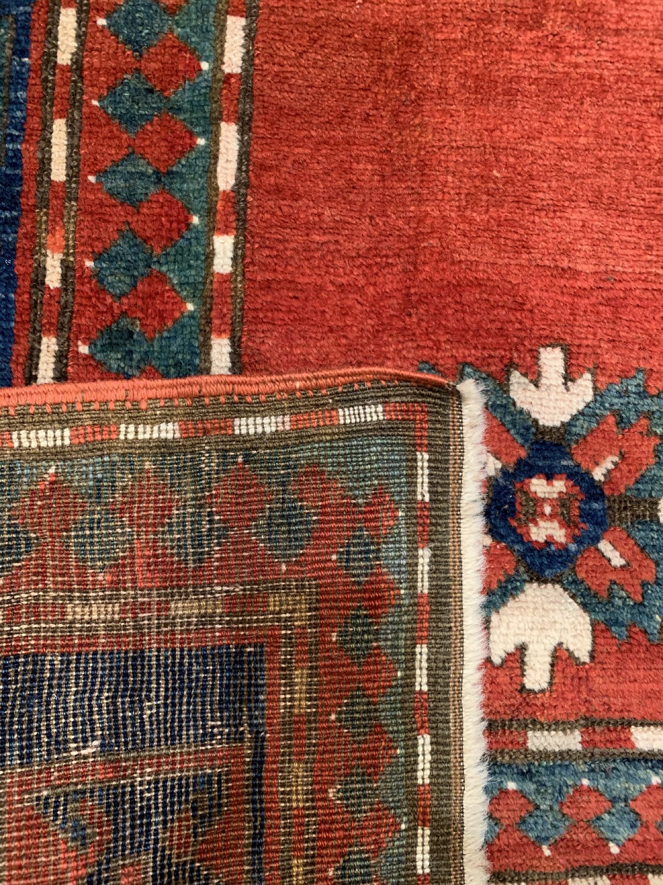 Detail f: Antiker Lori Pampak Kazak, Südwestkaukasus,19. Jhd, Wolle geknüpft auf Wolle, ausgefallener Kazak mit sogenanntem Schlüsselloch Medallion mit ...