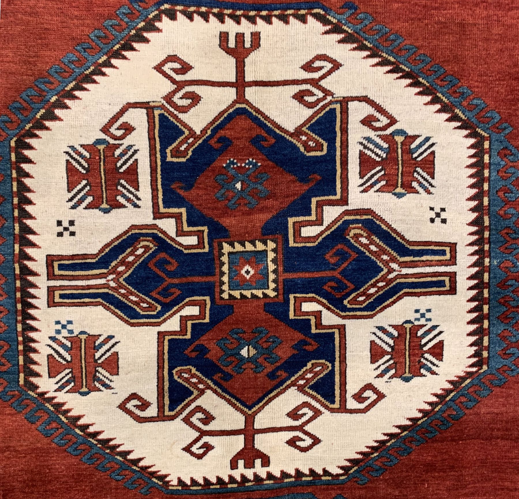 Detail b: Antiker Lori Pampak Kazak, Südwestkaukasus,19. Jhd, Wolle geknüpft auf Wolle, typischer Lori-Pampak mit Tierfell Hauptmedallion, ca, 262 x 177 cm, ...