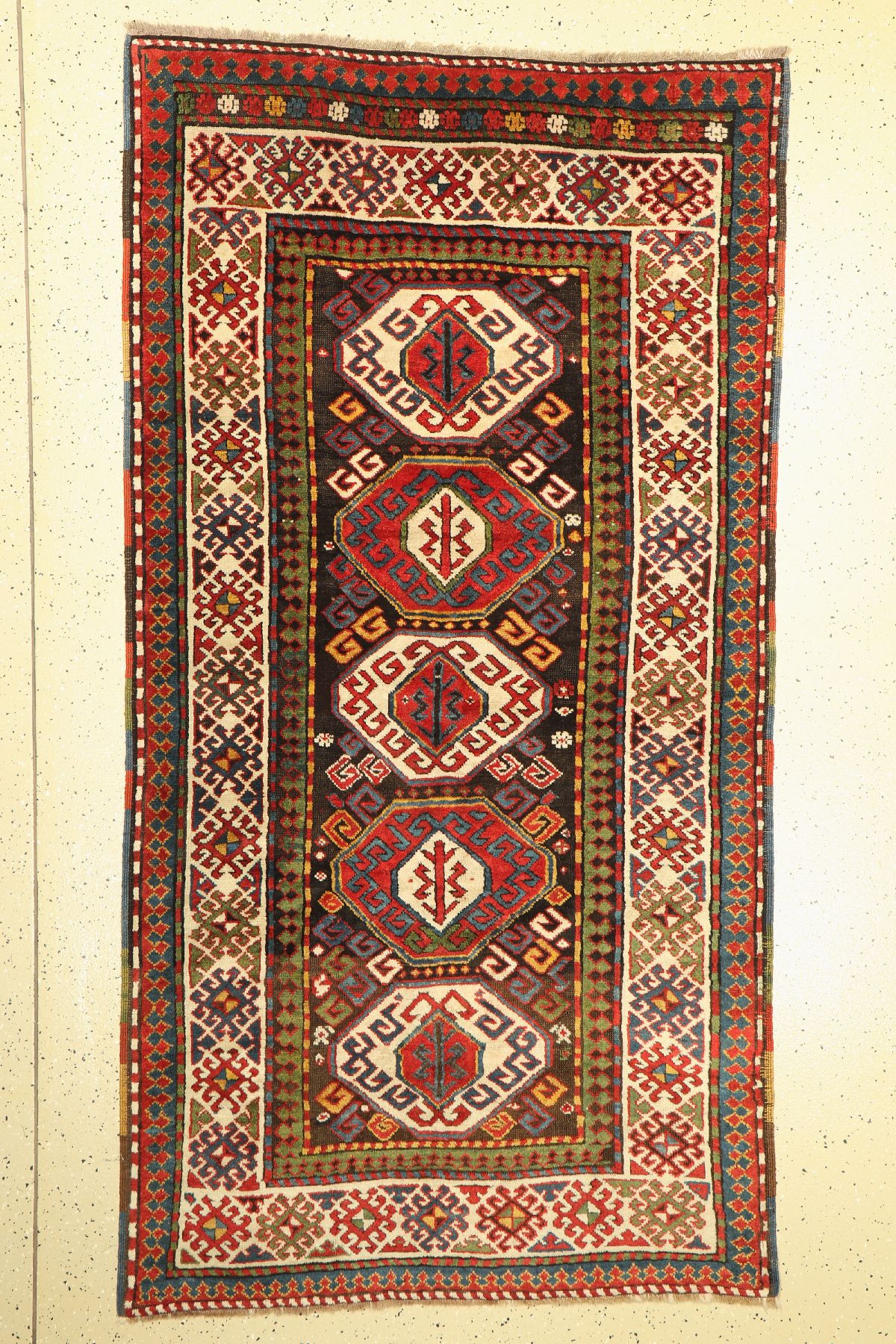 Antiker Kazak, Kaukasus, 19. Jhd, Wolle geknüpft auf Wolle, ca. 224 x 117 cm, EHZ: 2(guter Zustand).