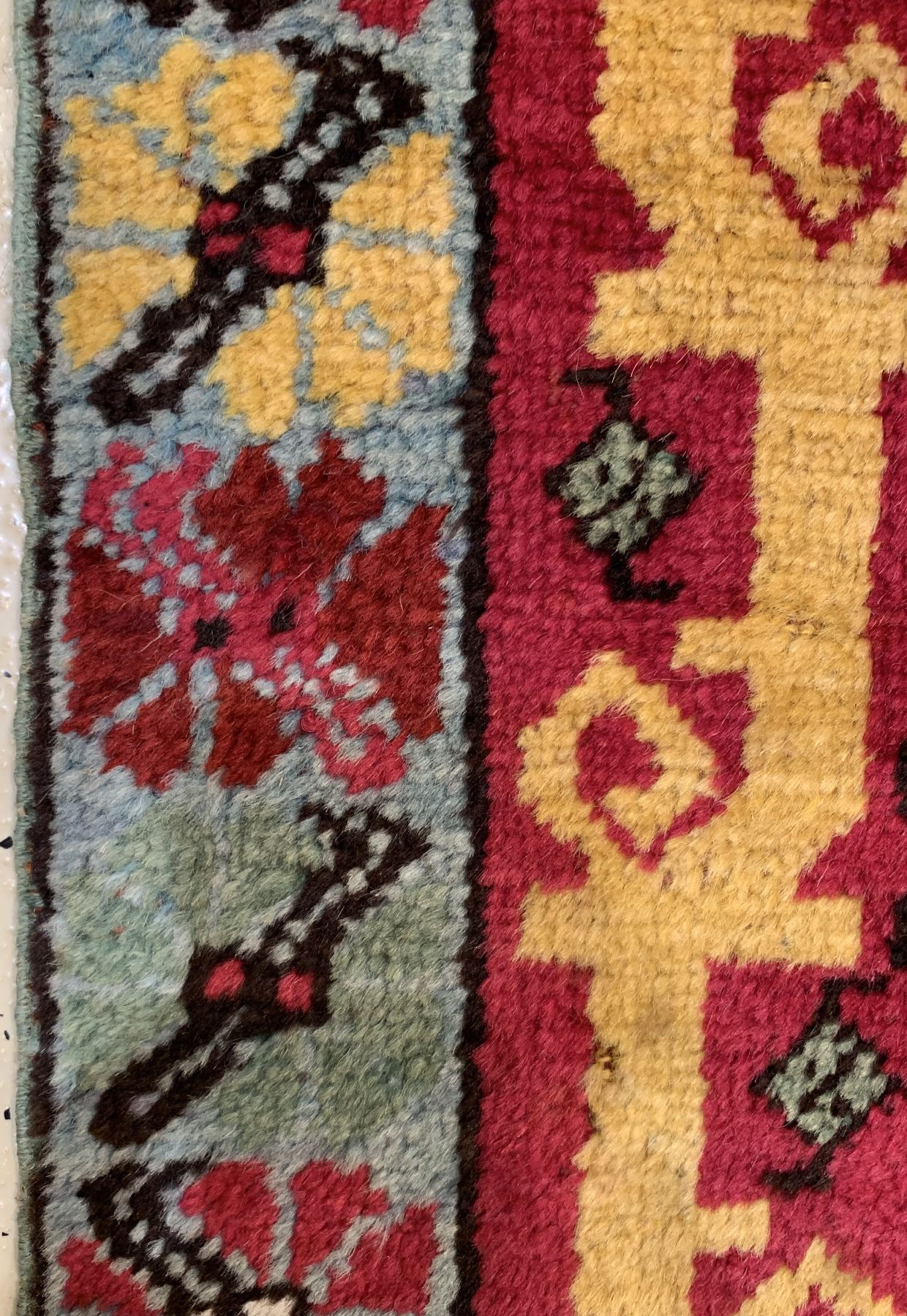 Detail c: Seltener Muchur antik, Türkei, 19. Jhd, Wolle geknüpft auf Wolle, ca. 230 x 98 cm, EHZ: 2(guter Zustand).