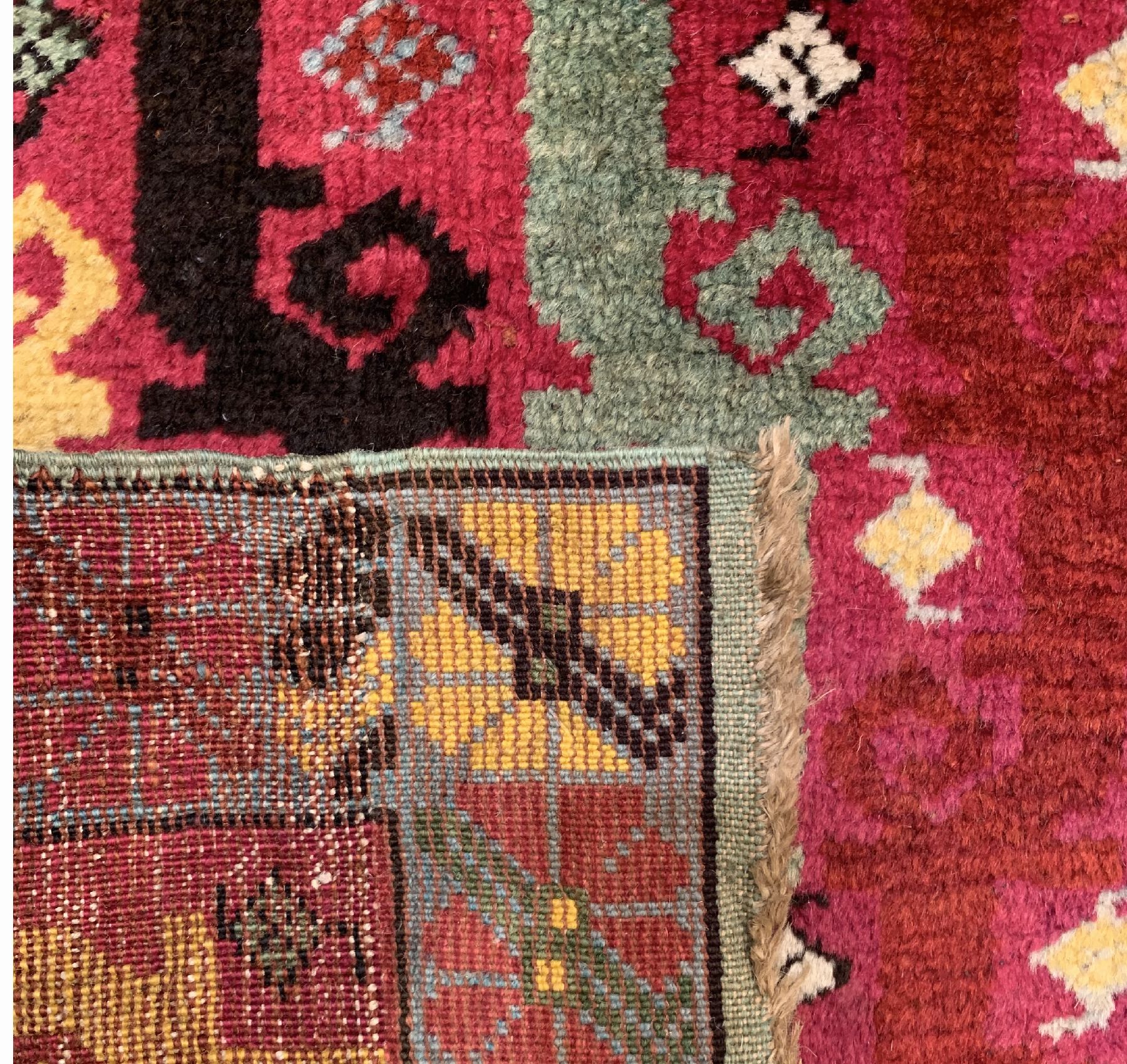 Detail e: Seltener Muchur antik, Türkei, 19. Jhd, Wolle geknüpft auf Wolle, ca. 230 x 98 cm, EHZ: 2(guter Zustand).