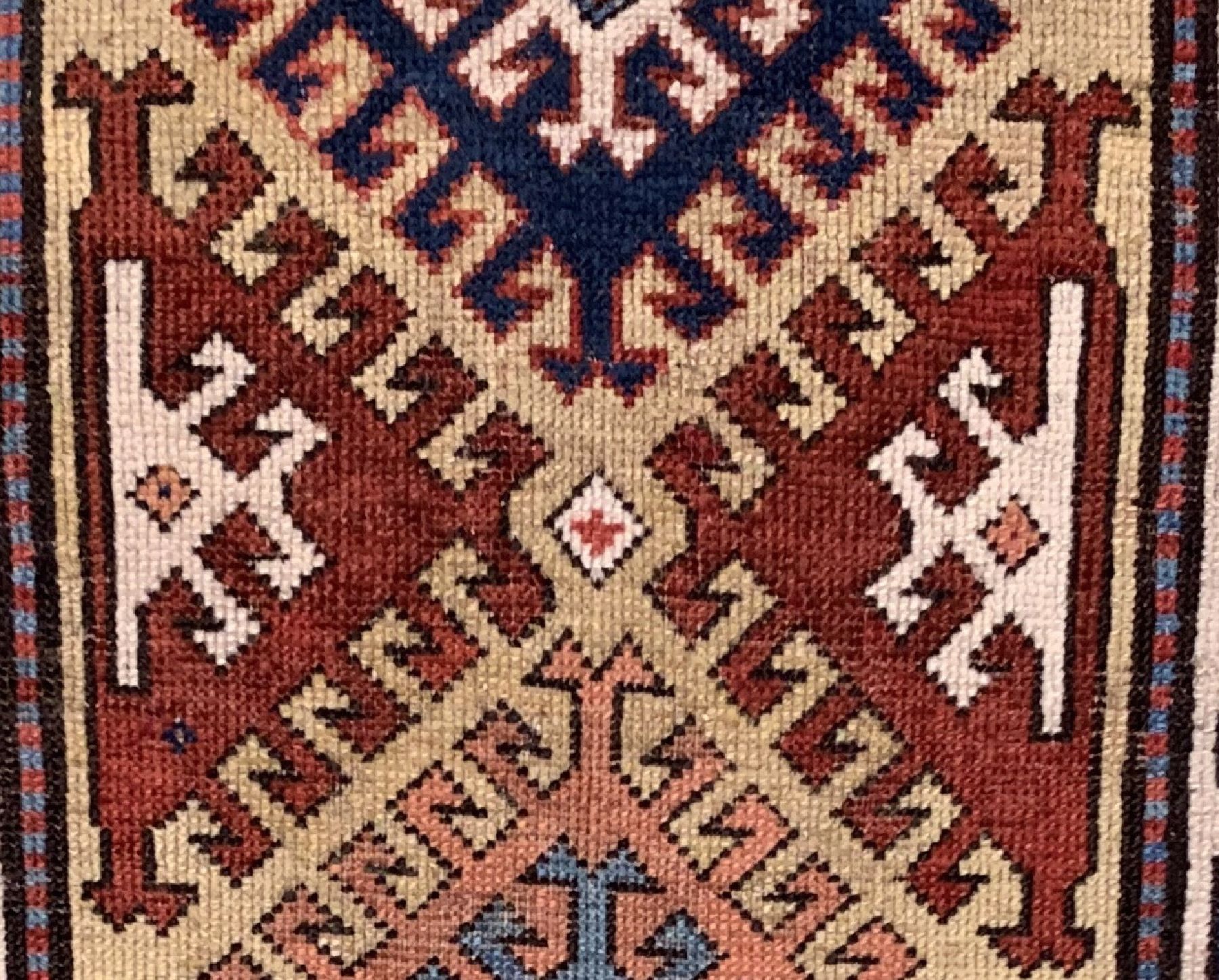 Detail a: Seltener gelbgrundiger Akstafa, Ostkaukasus, 19. Jhd, Wolle geknüpft auf Wolle, ca, 292 x 105 cm, EHZ:2(guter Zustand).