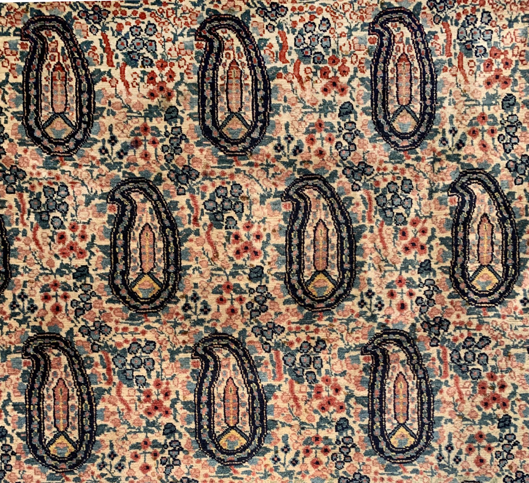 Detail a: Kerman Lawar(Boteh Muster), Persien, um 1930/1940, Wolle geknüpft auf Baumwolle, ca. 190 x 138 cm, EHZ: 2 (guter Zustand).