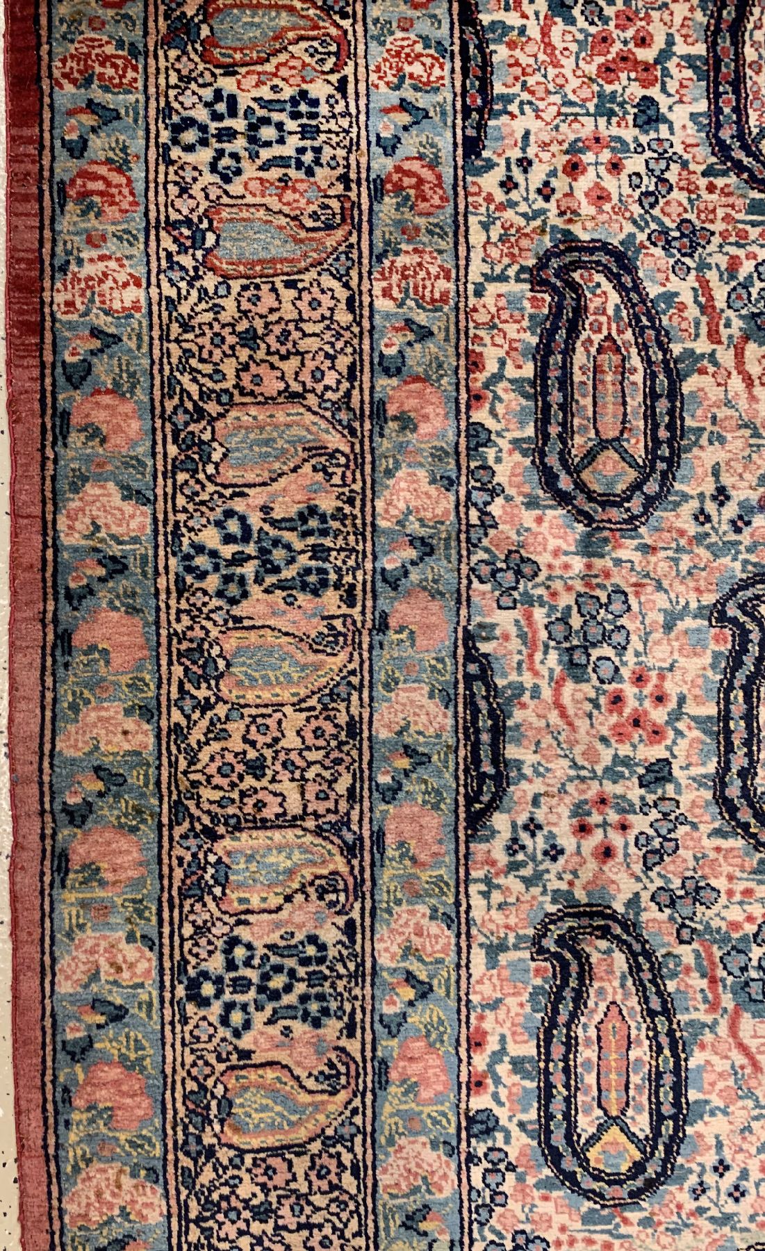 Detail b: Kerman Lawar(Boteh Muster), Persien, um 1930/1940, Wolle geknüpft auf Baumwolle, ca. 190 x 138 cm, EHZ: 2 (guter Zustand).